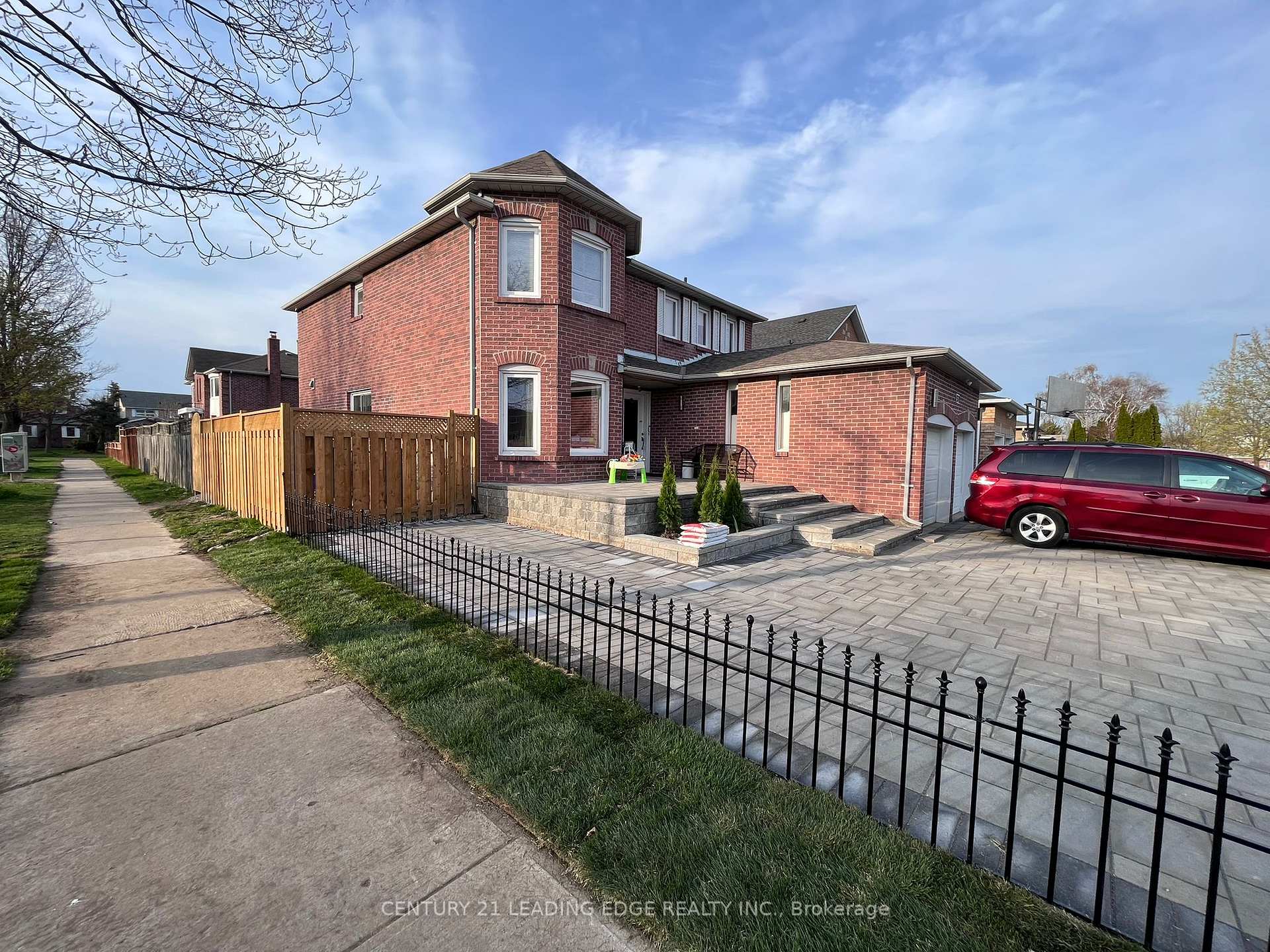 Photo 3 of Unit BSMT, 574 Strouds Lane, Pickering, Amberlea — HOMEH