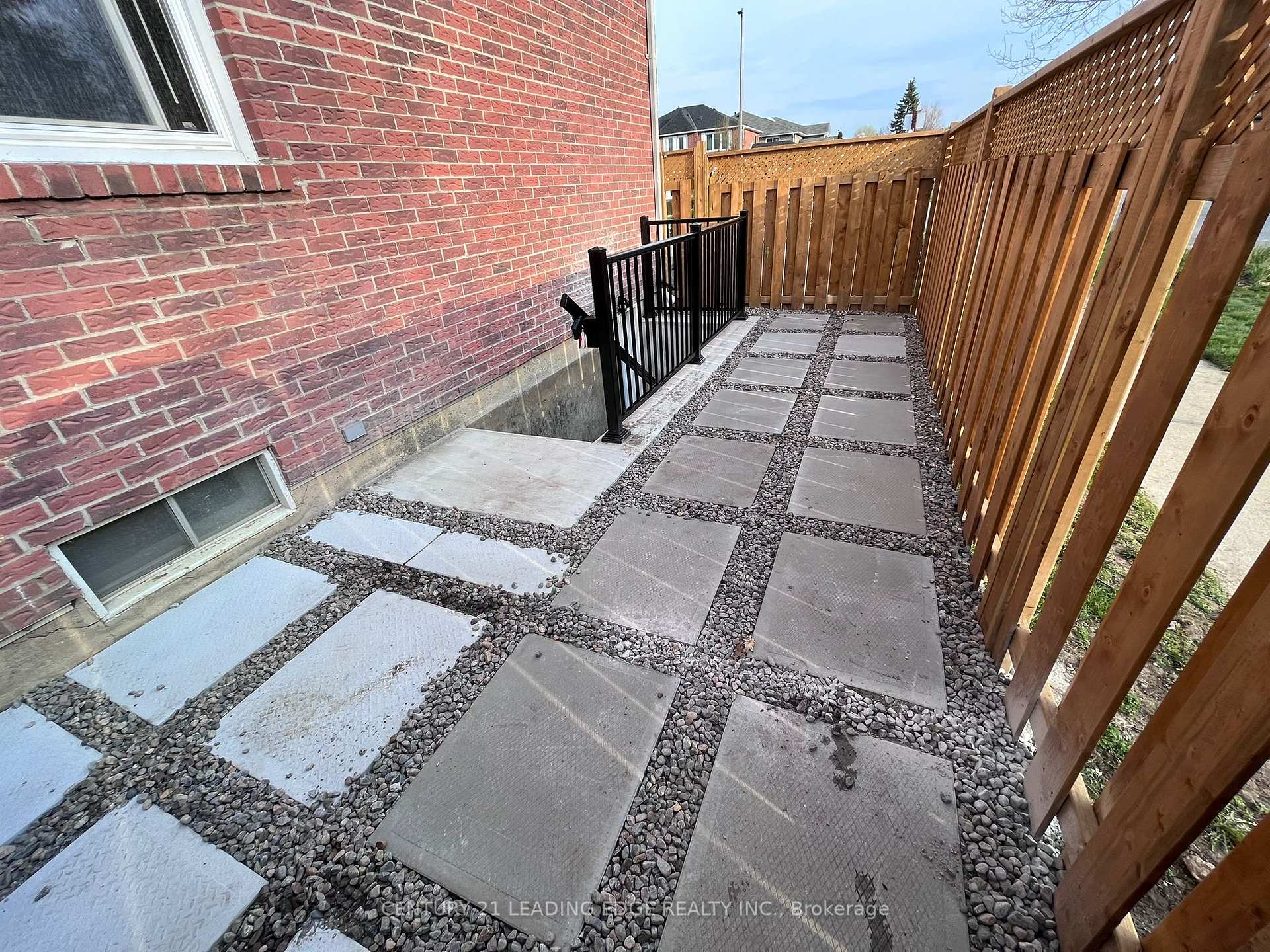Photo 6 of Unit BSMT, 574 Strouds Lane, Pickering, Amberlea — HOMEH