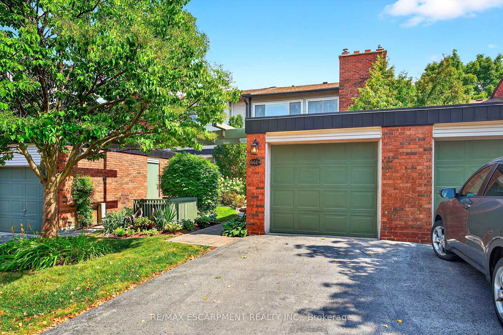 Front of Unit 4, 1552 Kerns Road