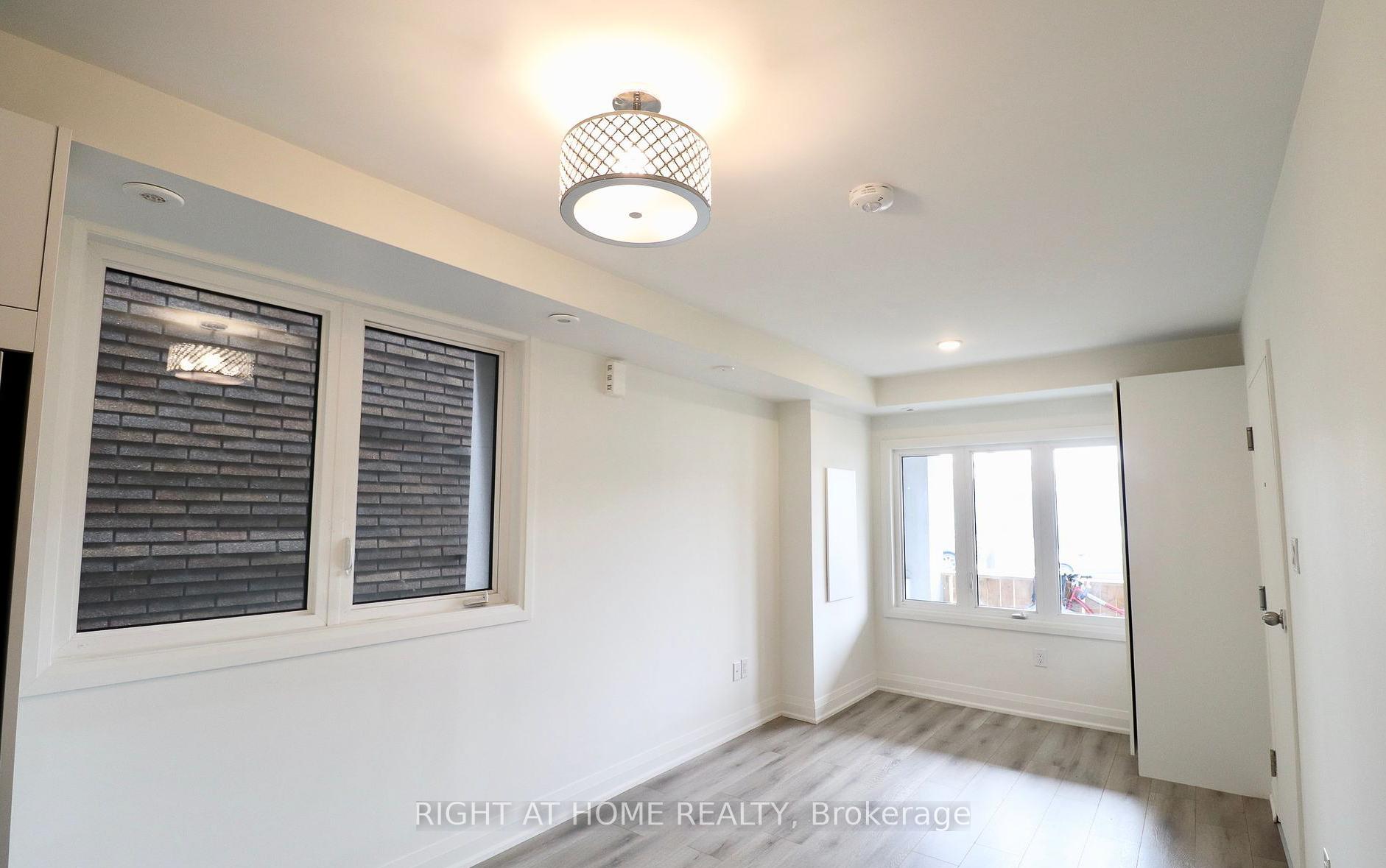Photo 8 of Unit Main, 676 Coxwell Avenue, Toronto, Greenwood-Coxwell — HOMEH