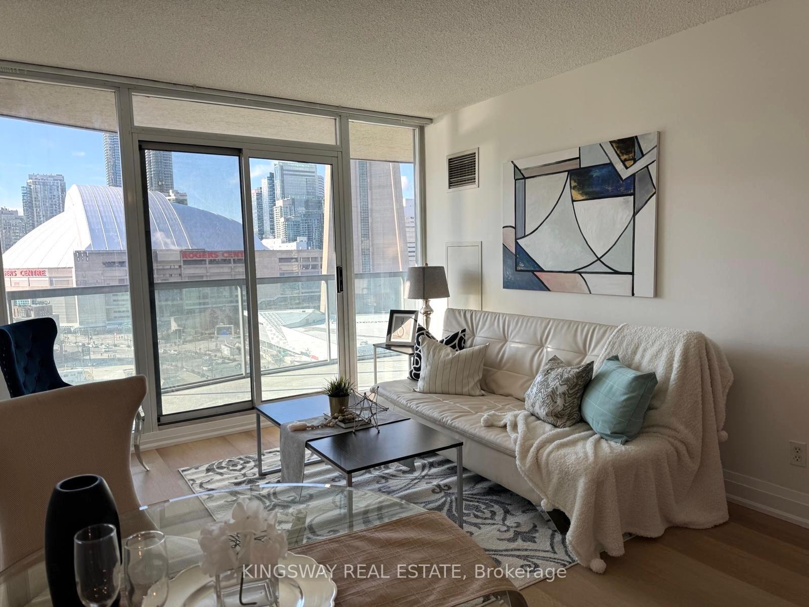 Photo 8 of Unit 1811, 51 Lower Simcoe Street, Toronto, Waterfront Communities — HOMEH