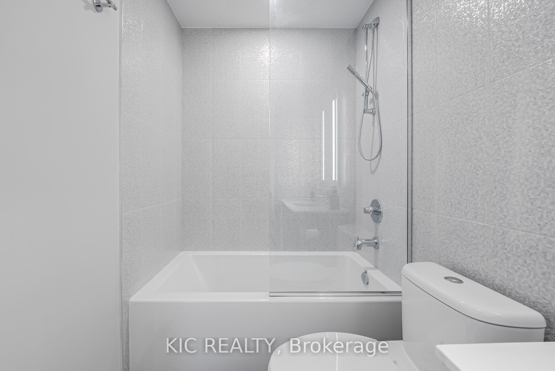 Photo 4 of Unit 3923, 585 Bloor Street E, Toronto, North St. James Town — HOMEH