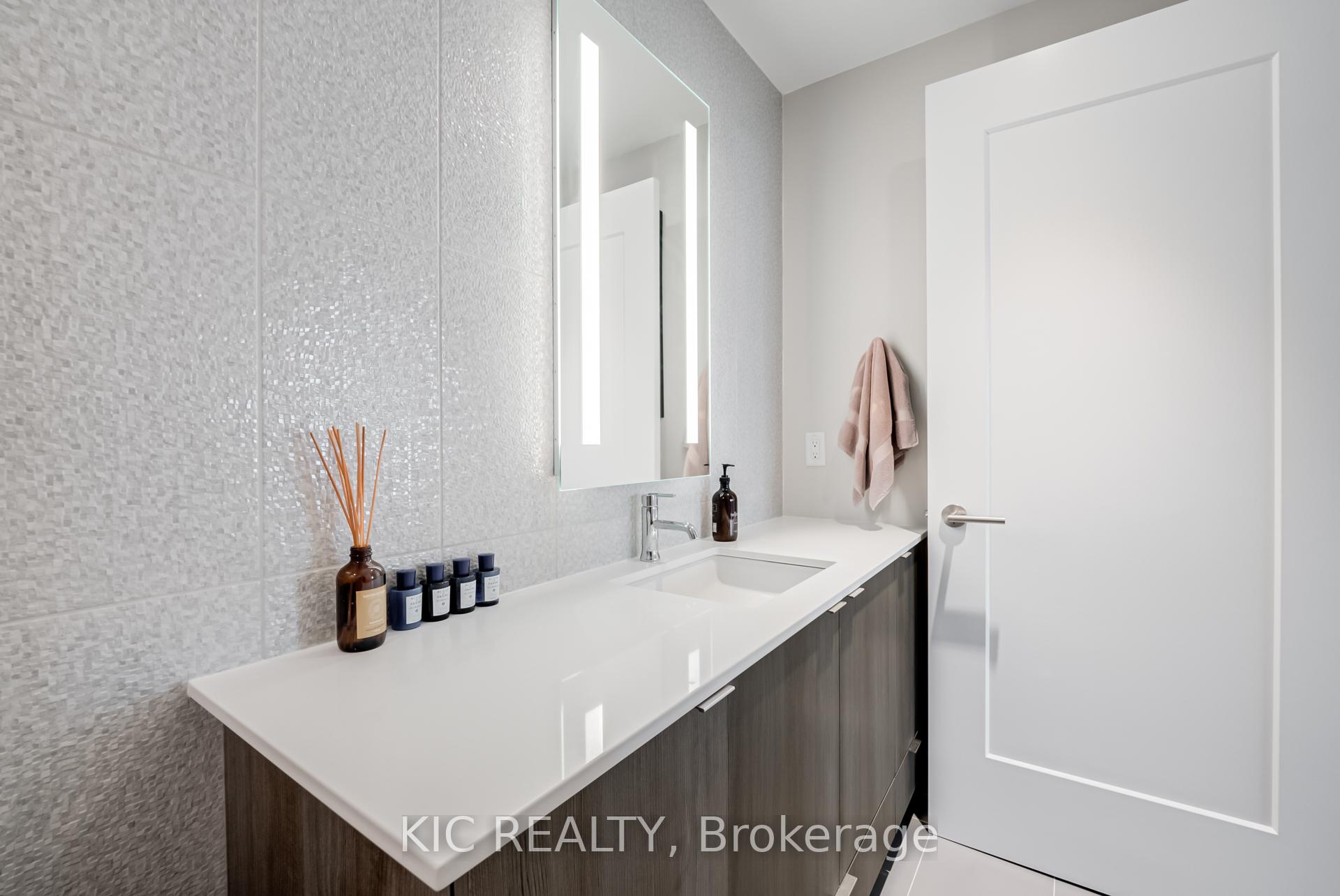 Photo 5 of Unit 3923, 585 Bloor Street E, Toronto, North St. James Town — HOMEH