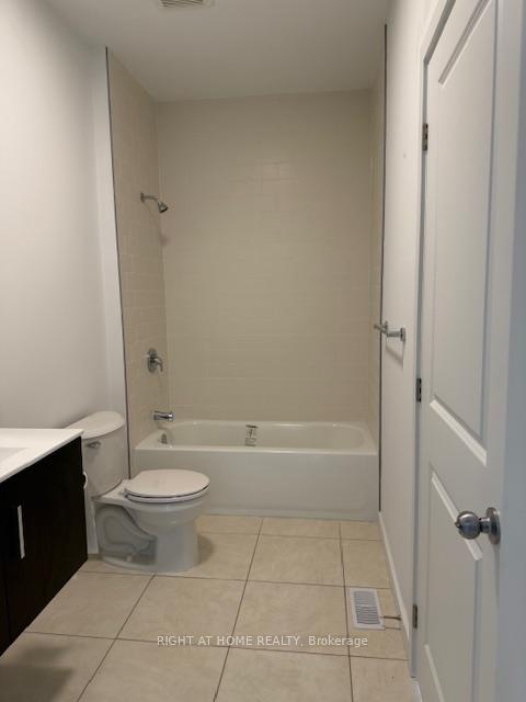Photo 17 of 9 Waterleaf Trail, Welland, Broadway — HOMEH
