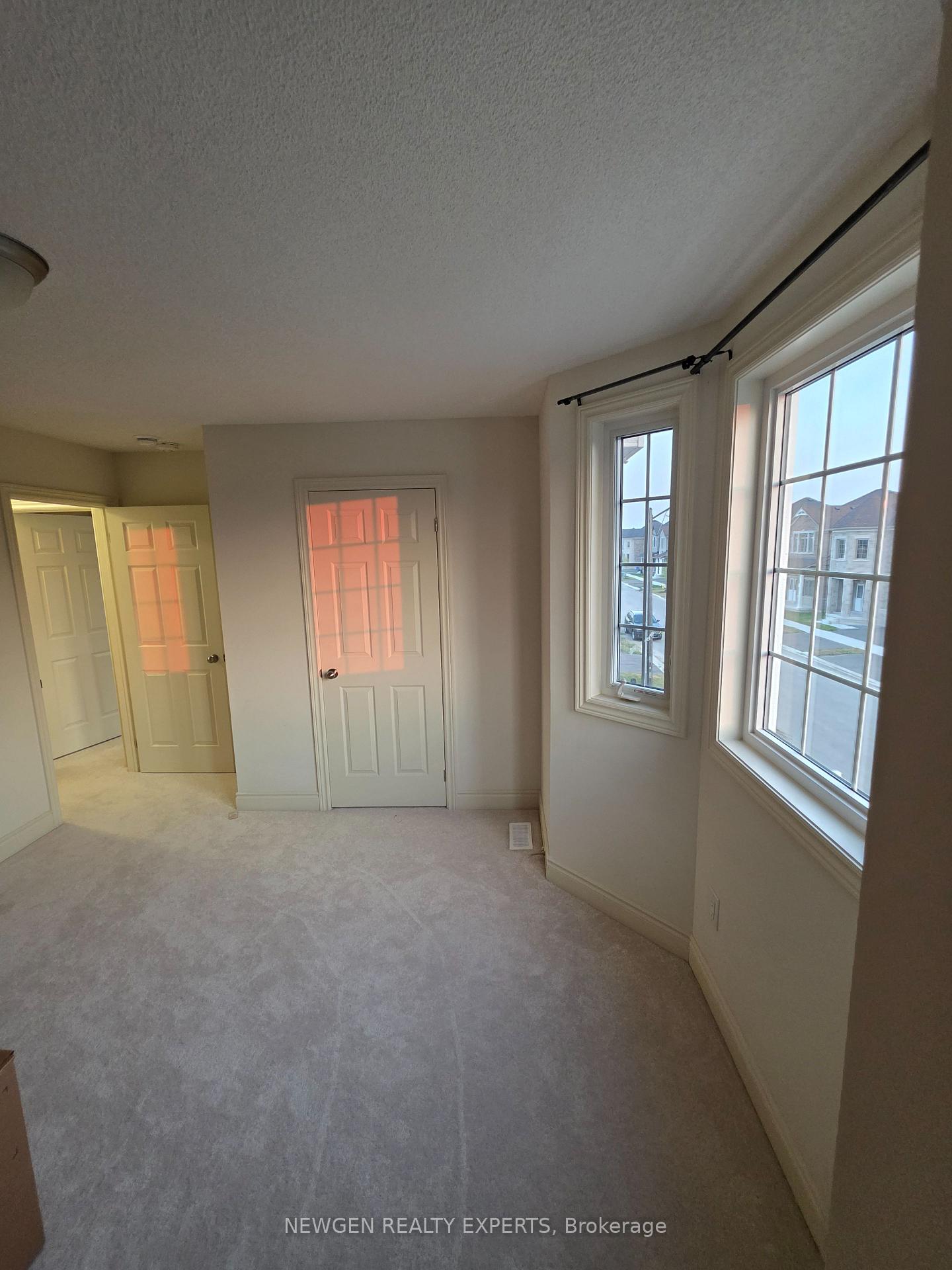 Photo 8 of 46 Creedon Crescent, Ajax, Northeast Ajax — HOMEH