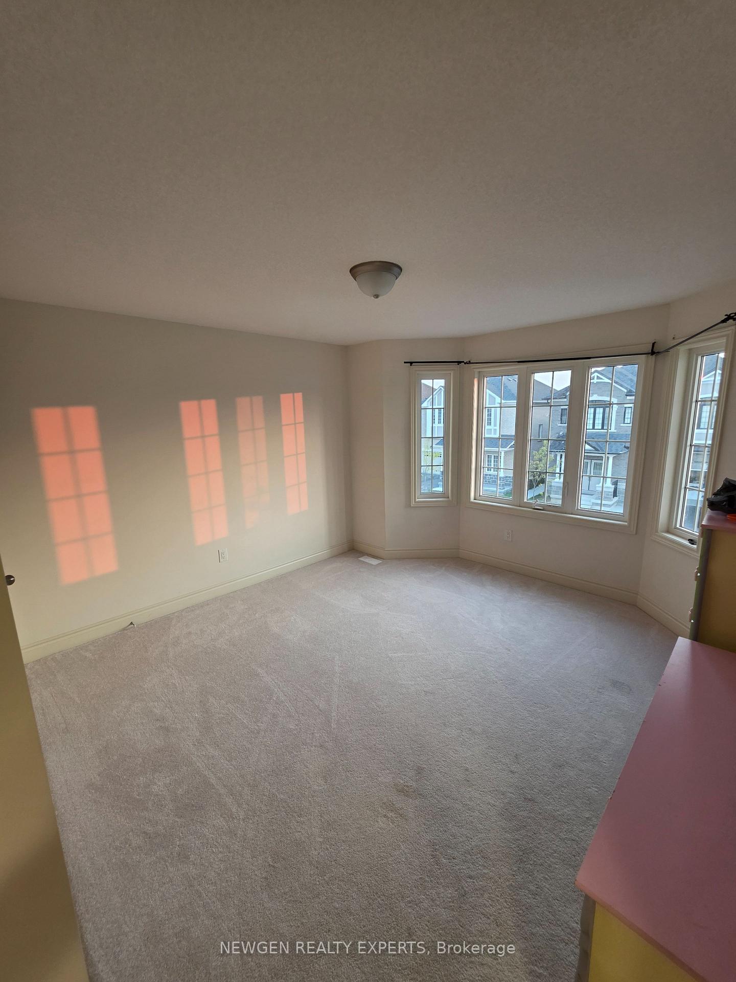 Photo 9 of 46 Creedon Crescent, Ajax, Northeast Ajax — HOMEH