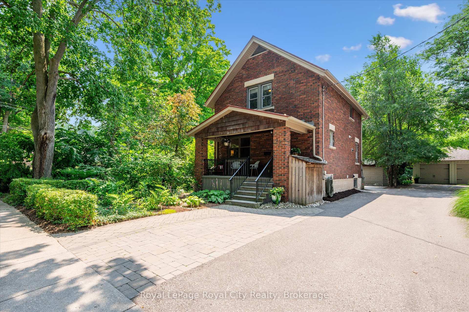 Photo 2 of 33 Mary Street, Guelph, Dovercliffe Park/Old University — HOMEH