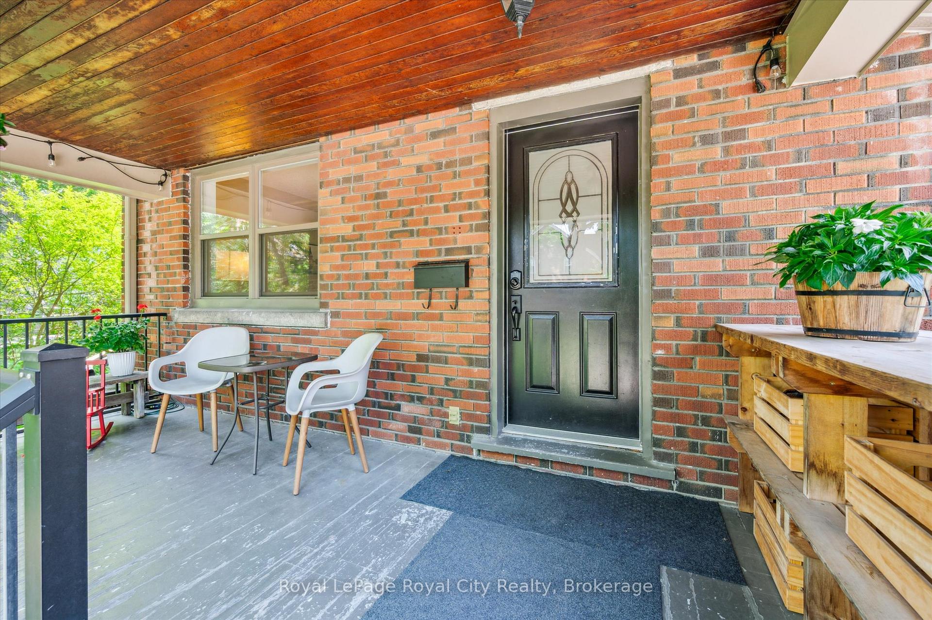 Photo 4 of 33 Mary Street, Guelph, Dovercliffe Park/Old University — HOMEH