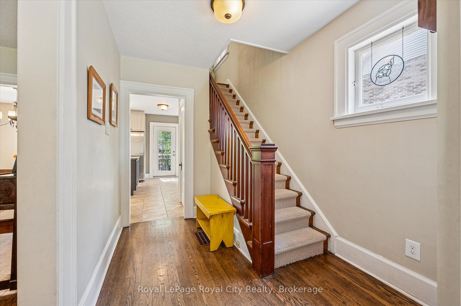 Photo 6 of 33 Mary Street, Guelph, Dovercliffe Park/Old University — HOMEH