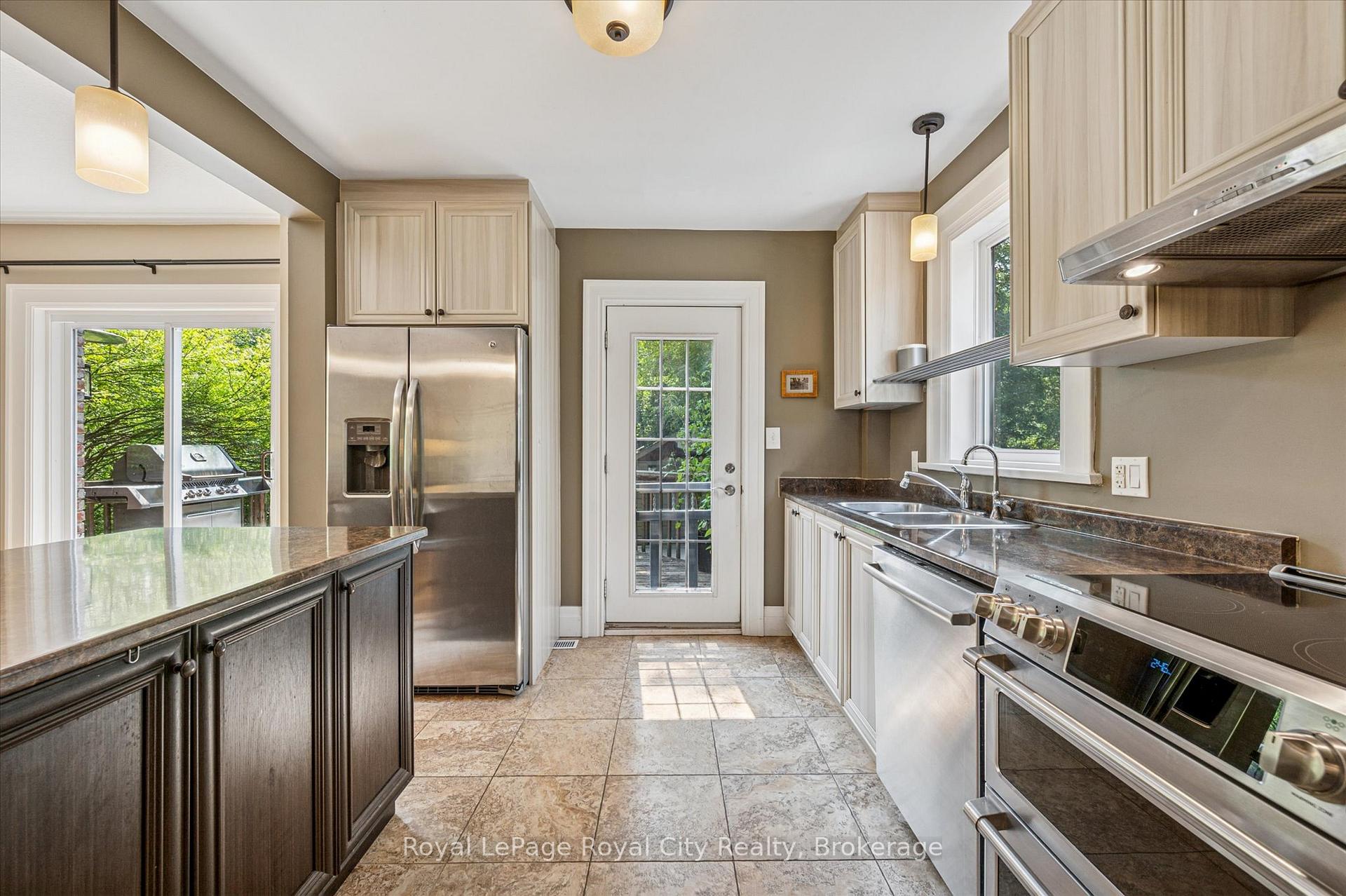 Photo 15 of 33 Mary Street, Guelph, Dovercliffe Park/Old University — HOMEH