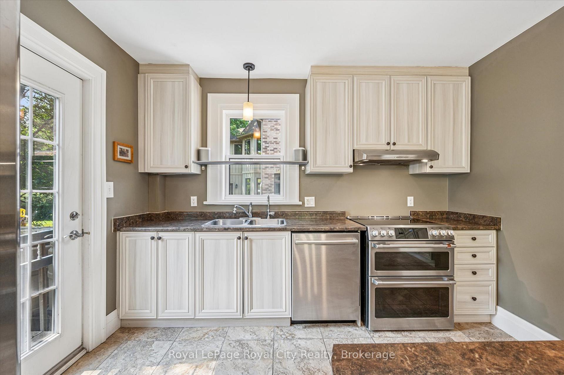 Photo 16 of 33 Mary Street, Guelph, Dovercliffe Park/Old University — HOMEH