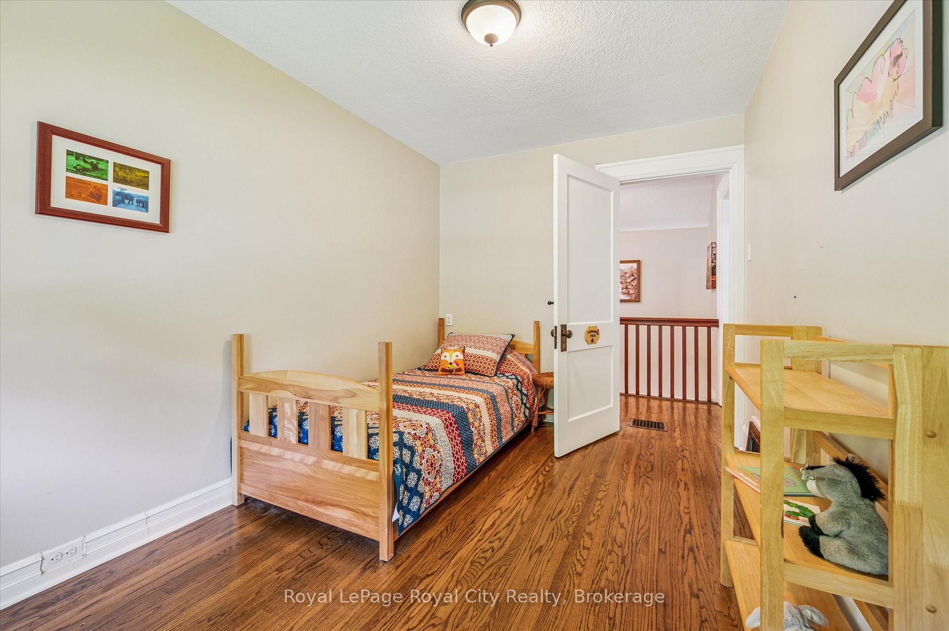 Photo 21 of 33 Mary Street, Guelph, Dovercliffe Park/Old University — HOMEH