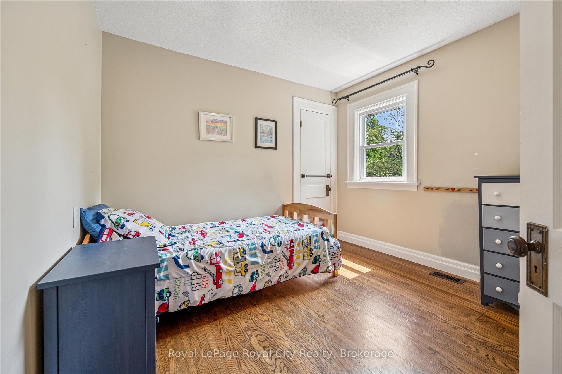 Photo 23 of 33 Mary Street, Guelph, Dovercliffe Park/Old University — HOMEH