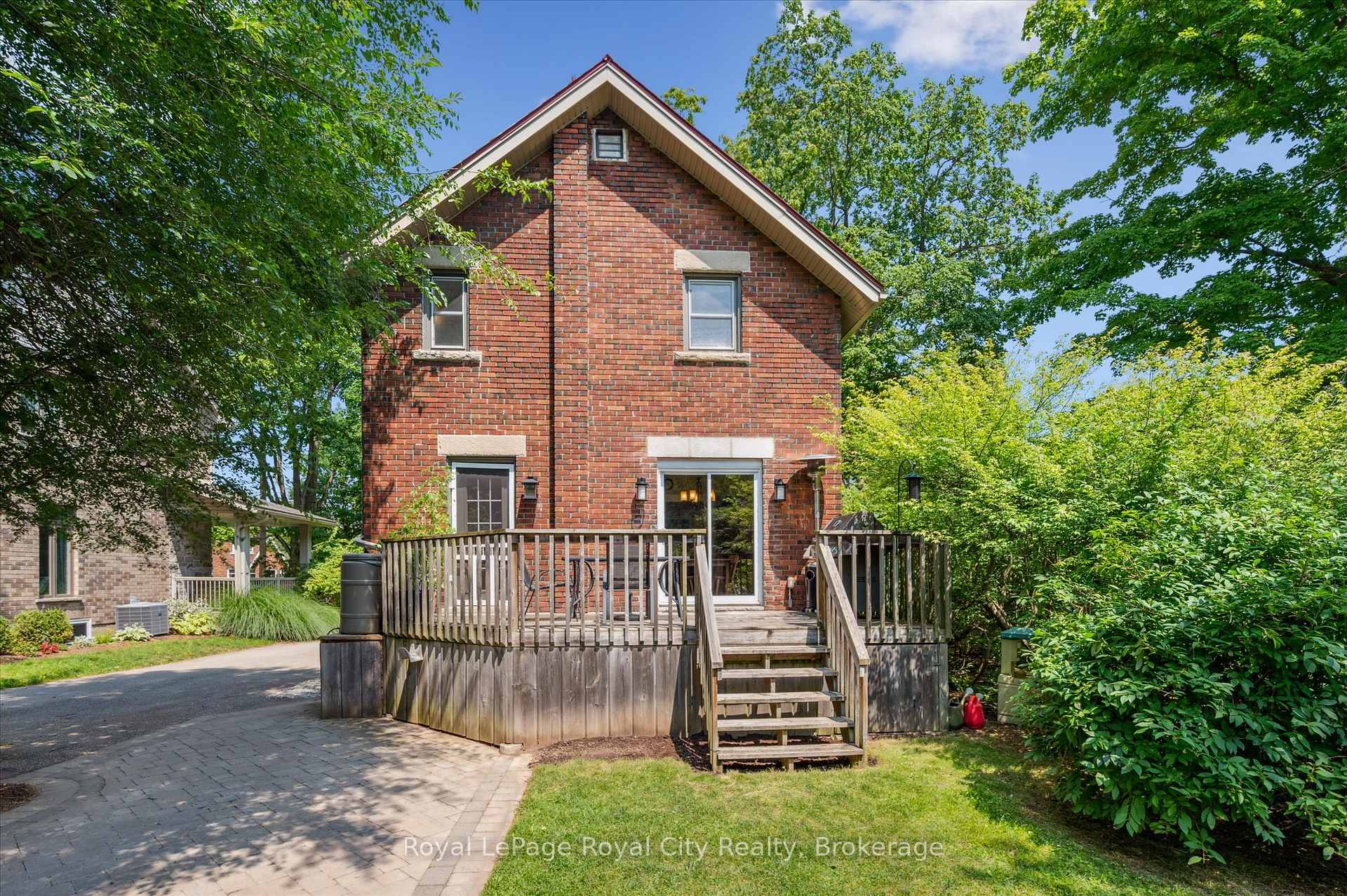 Photo 35 of 33 Mary Street, Guelph, Dovercliffe Park/Old University — HOMEH