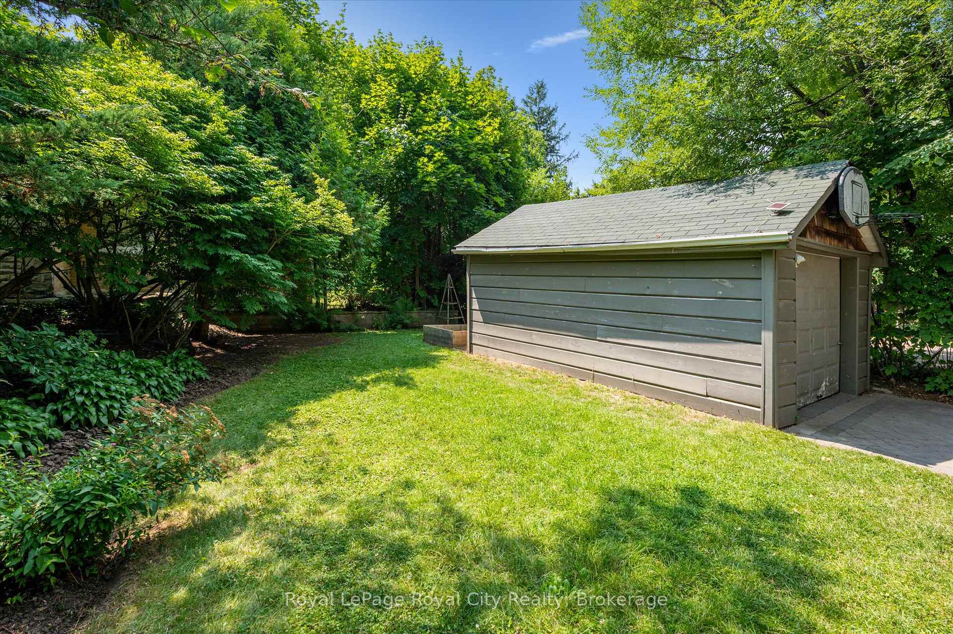 Photo 39 of 33 Mary Street, Guelph, Dovercliffe Park/Old University — HOMEH