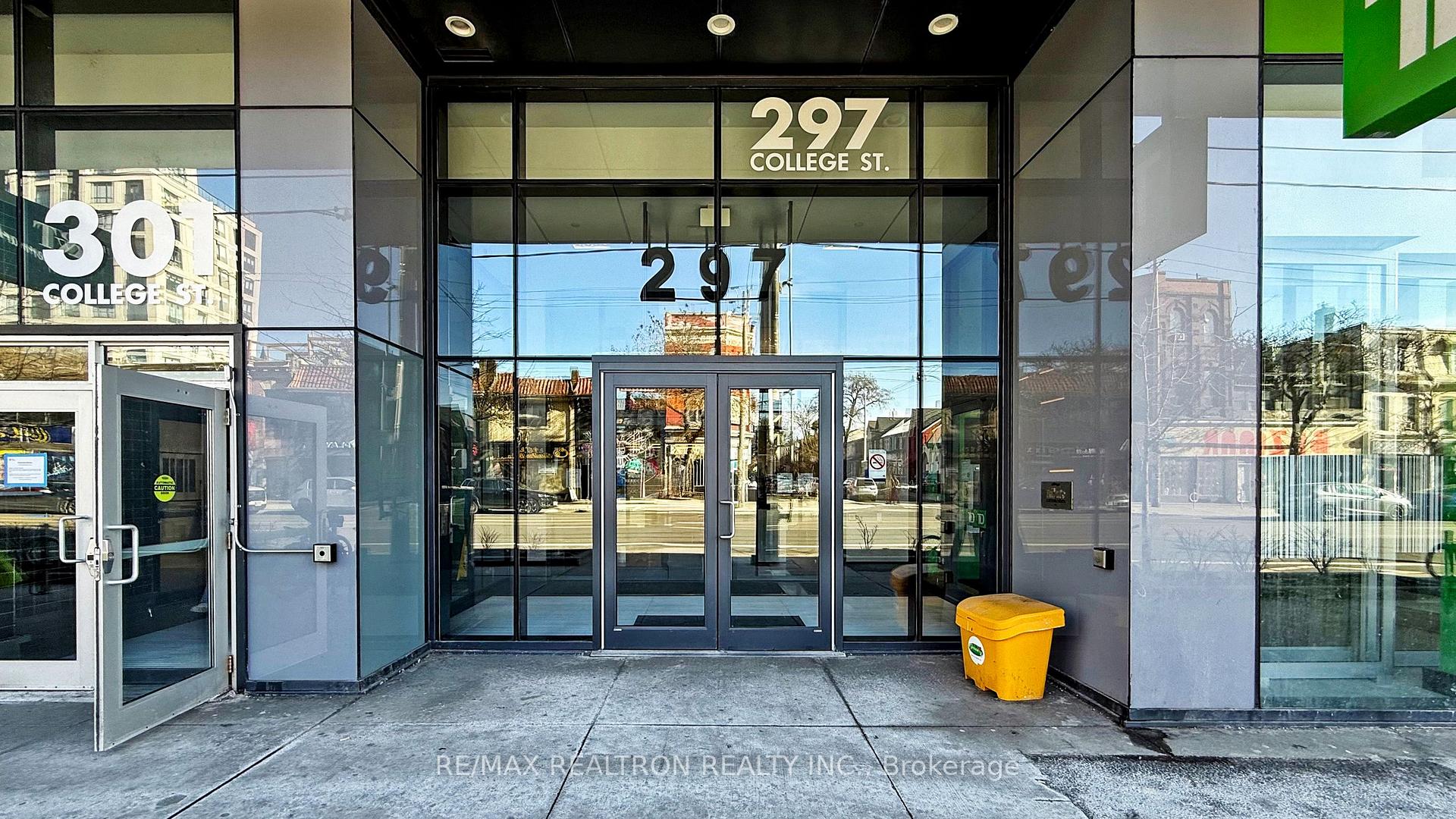 Front of Unit 815, 297 College Street
