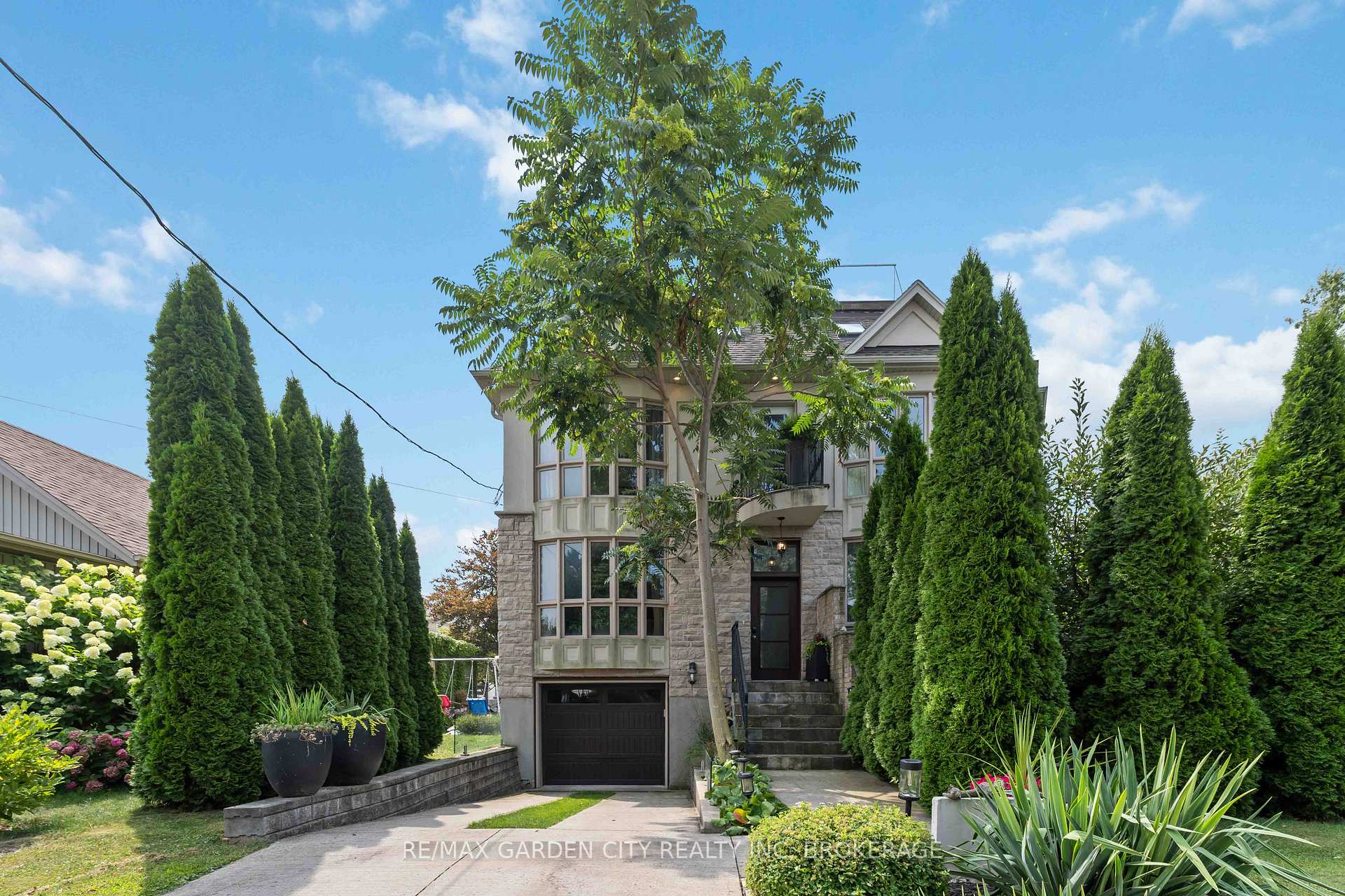 Photo 1 of 2 Stepney Street, St. Catharines, Port Weller — HOMEH