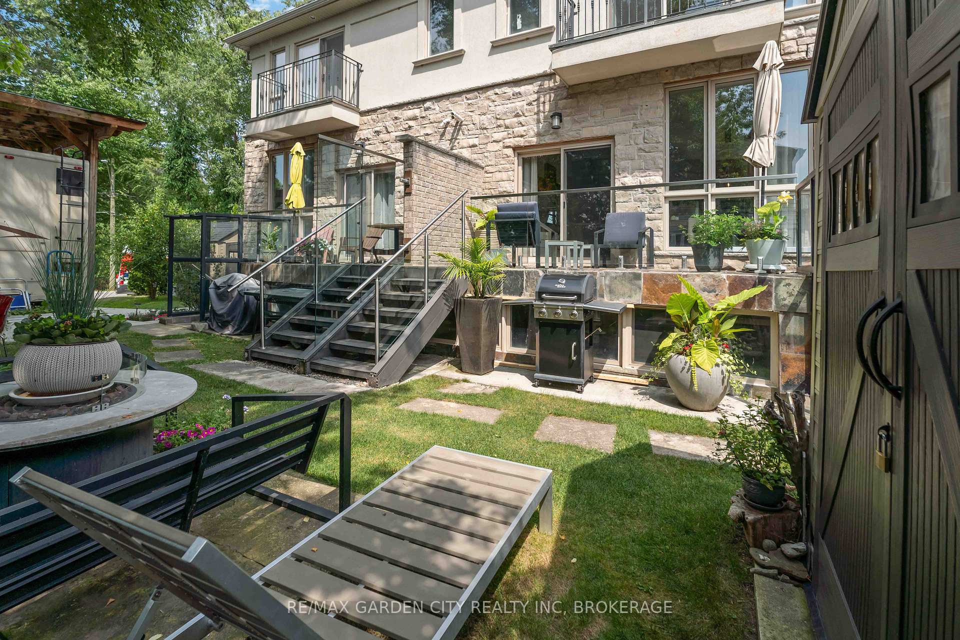 Photo 2 of 2 Stepney Street, St. Catharines, Port Weller — HOMEH