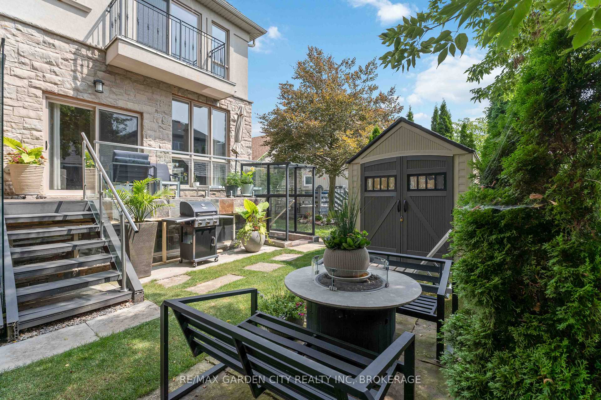 Photo 26 of 2 Stepney Street, St. Catharines, Port Weller — HOMEH