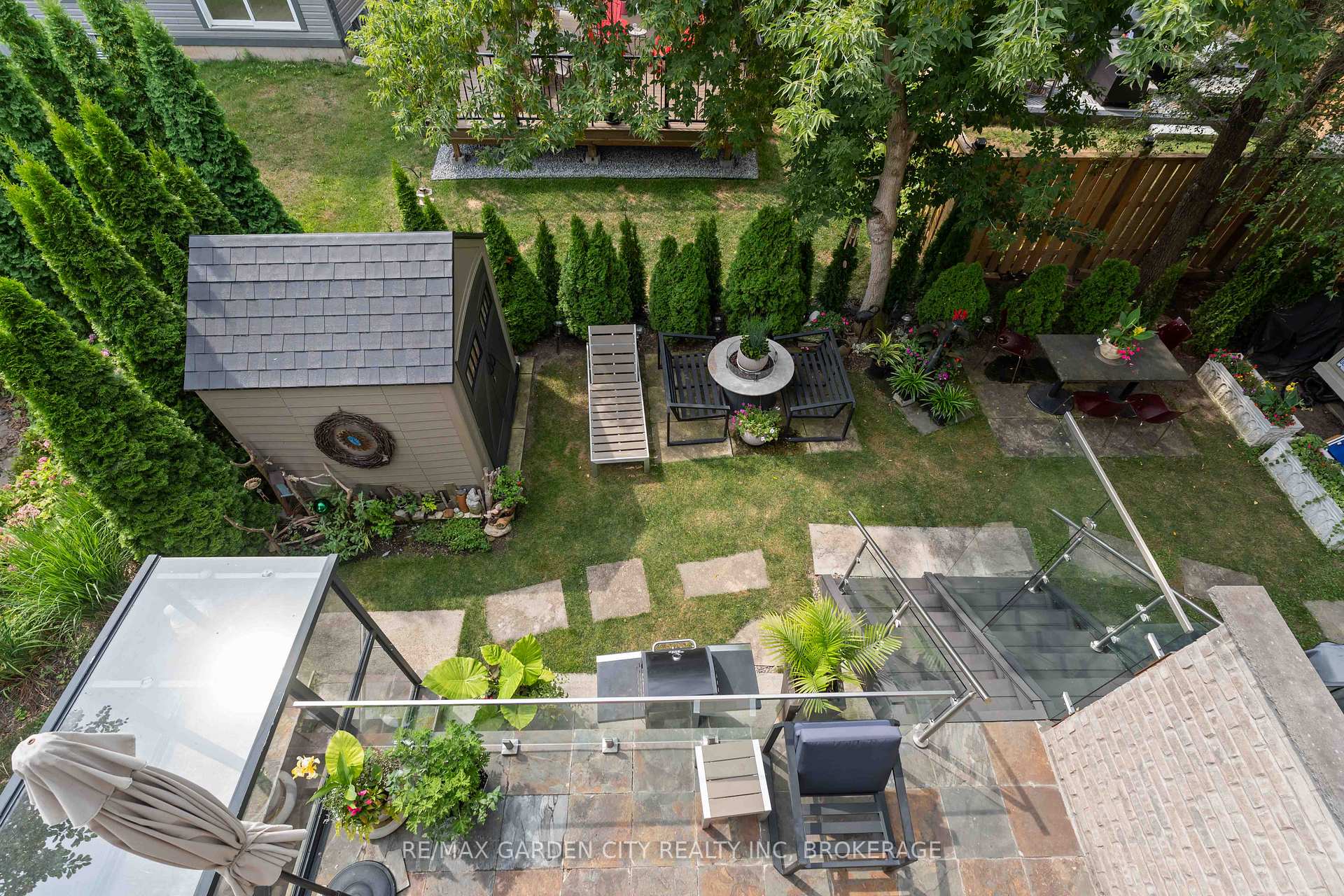 Photo 7 of 2 Stepney Street, St. Catharines, Port Weller — HOMEH