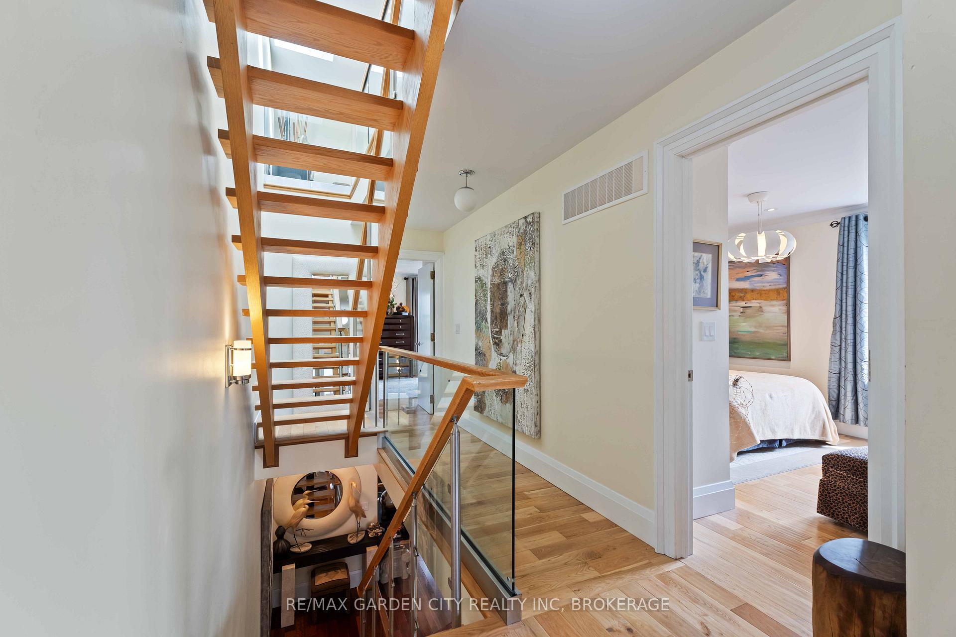 Photo 19 of 2 Stepney Street, St. Catharines, Port Weller — HOMEH