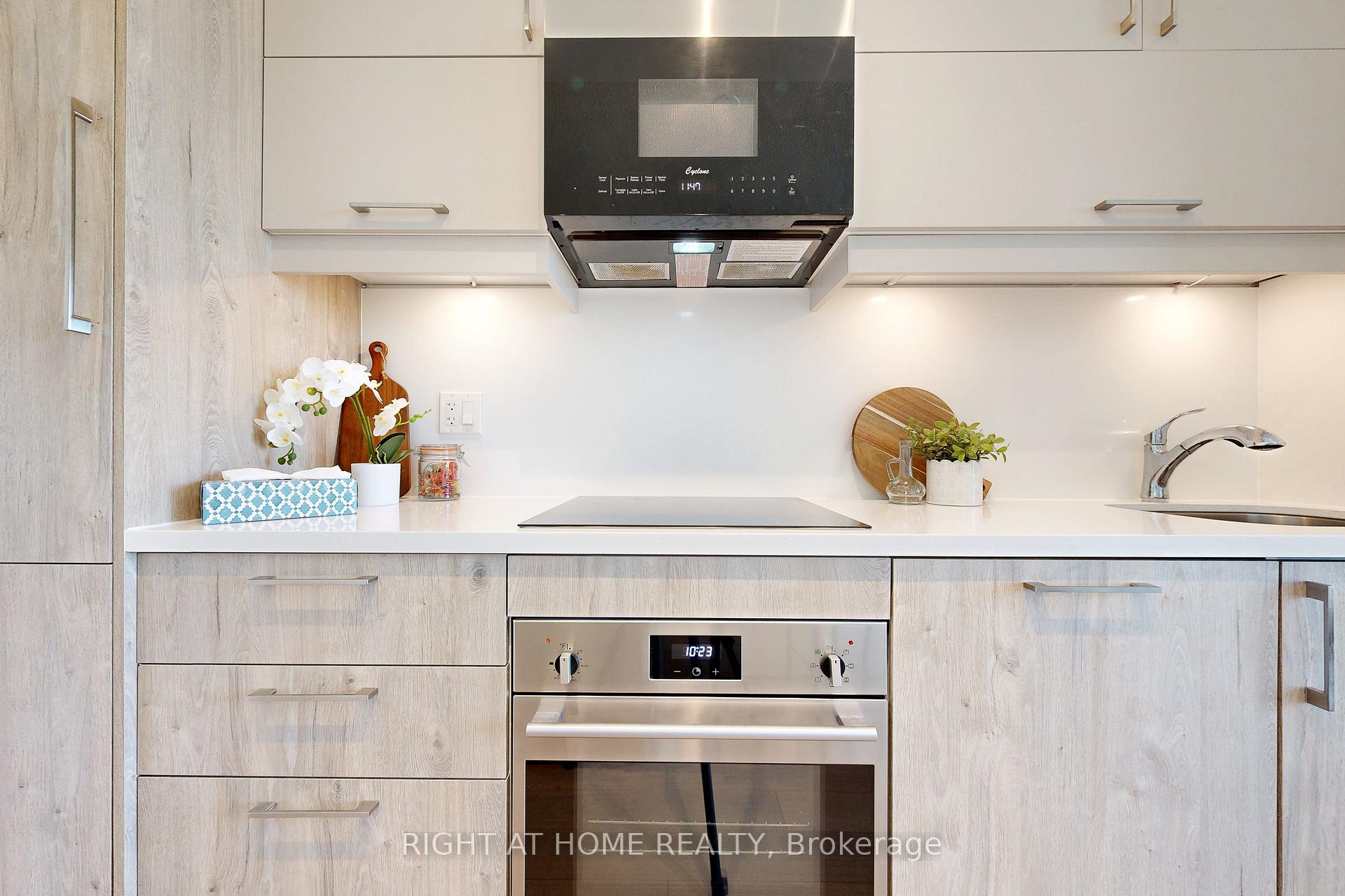 Photo 16 of Unit B807, 292 Verdale Crossing, Markham, Unionville — HOMEH