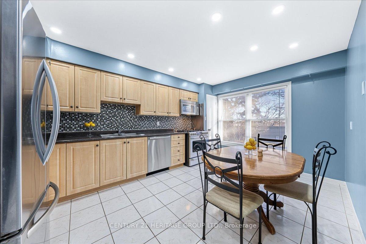 Photo 9 of Unit 45, 318 Simonston Boulevard, Markham, German Mills — HOMEH