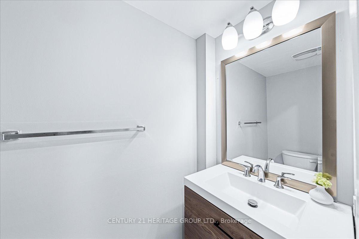 Photo 12 of Unit 45, 318 Simonston Boulevard, Markham, German Mills — HOMEH