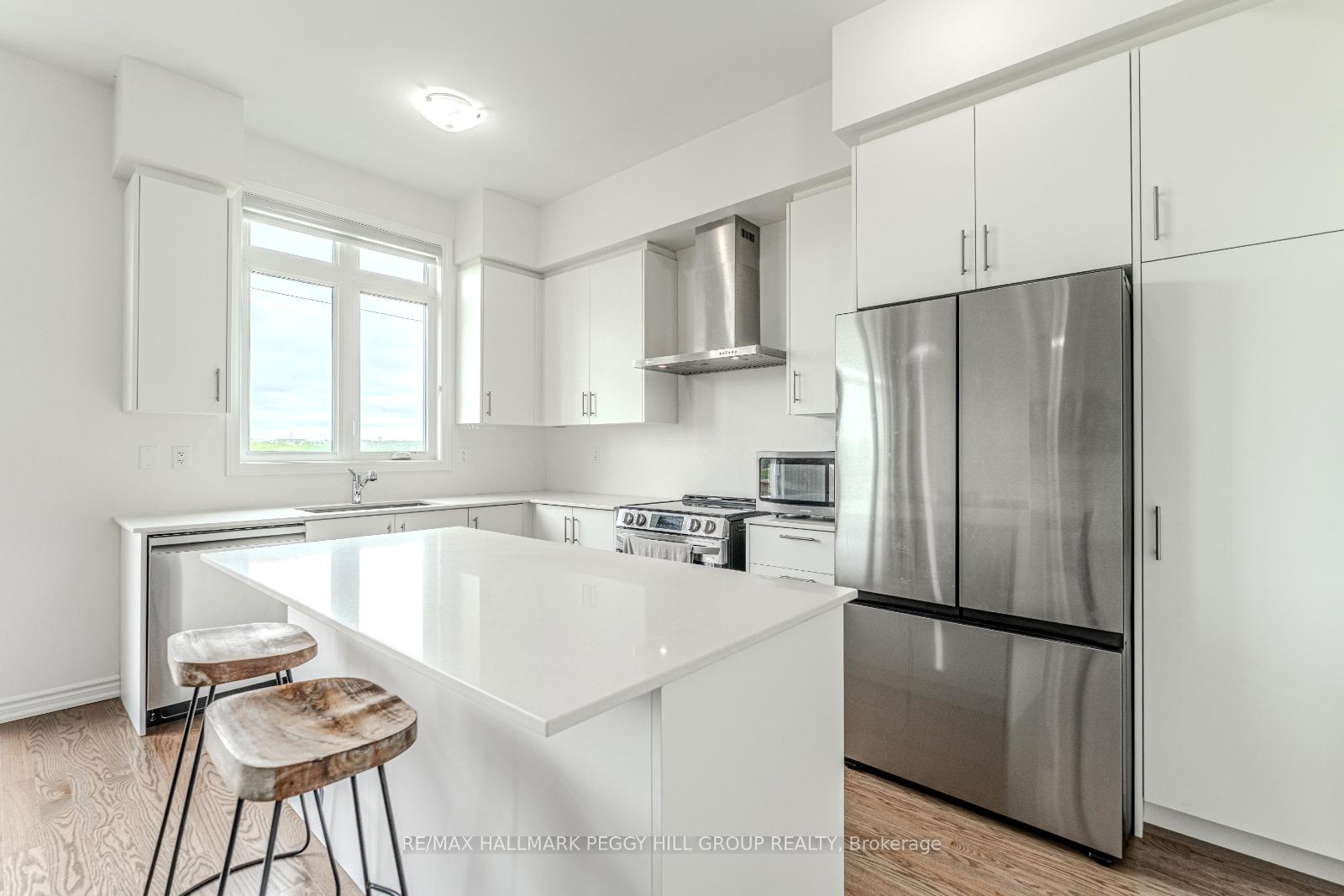 Photo 4 of 258 Madelaine Drive, Barrie, Rural Barrie Southeast — HOMEH