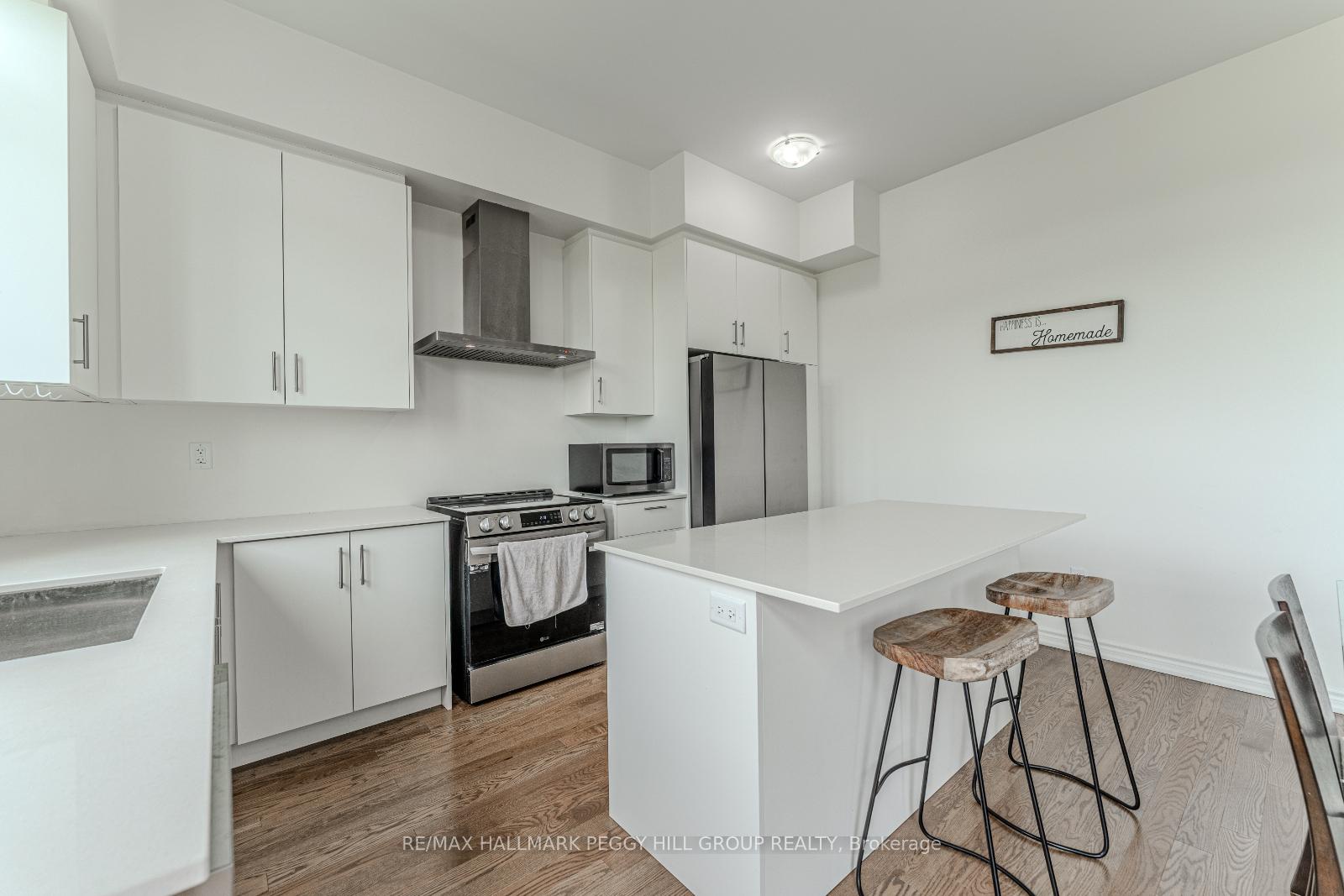 Photo 6 of 258 Madelaine Drive, Barrie, Rural Barrie Southeast — HOMEH