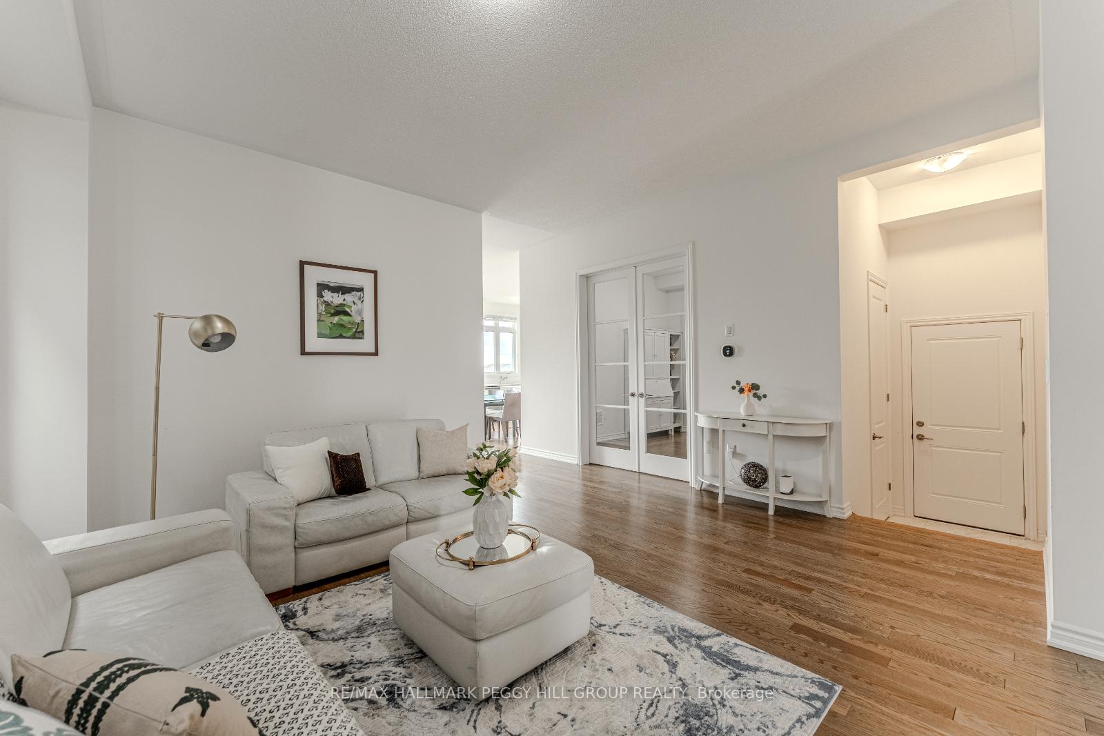 Photo 9 of 258 Madelaine Drive, Barrie, Rural Barrie Southeast — HOMEH
