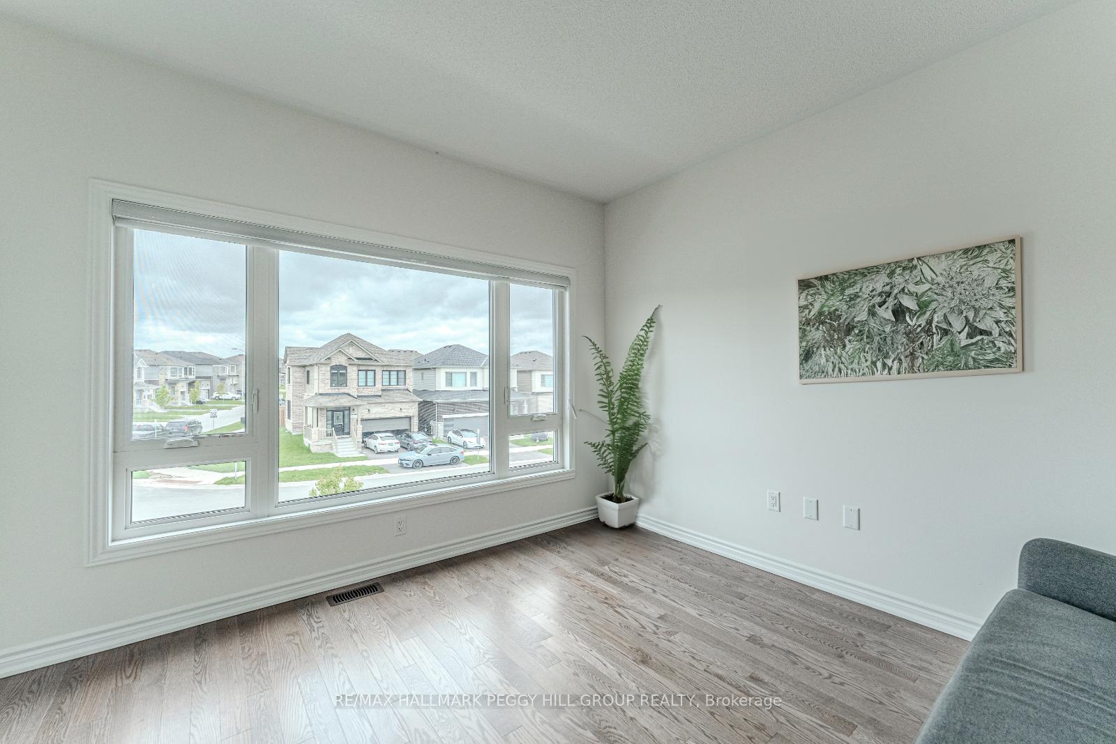 Photo 12 of 258 Madelaine Drive, Barrie, Rural Barrie Southeast — HOMEH