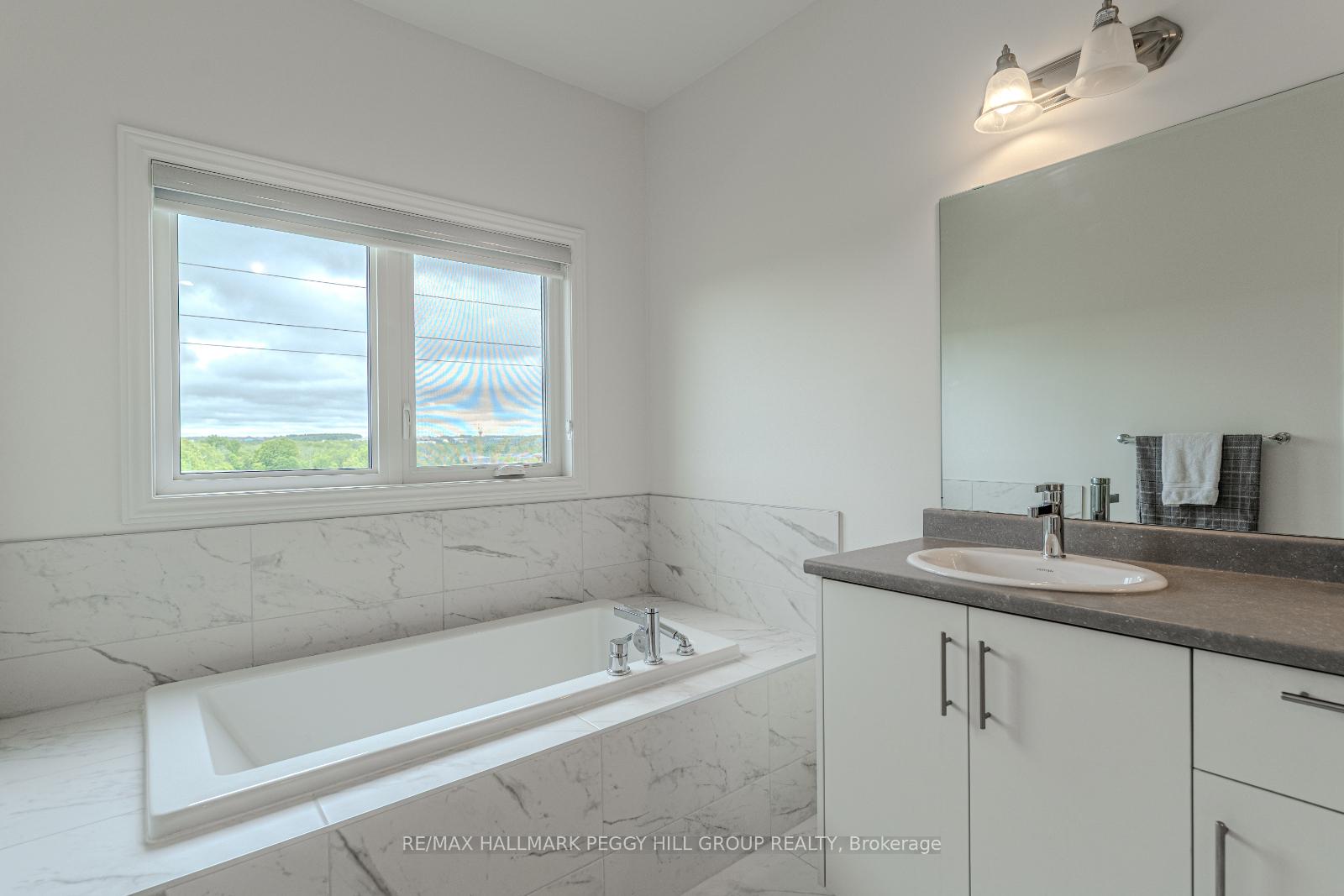 Photo 14 of 258 Madelaine Drive, Barrie, Rural Barrie Southeast — HOMEH