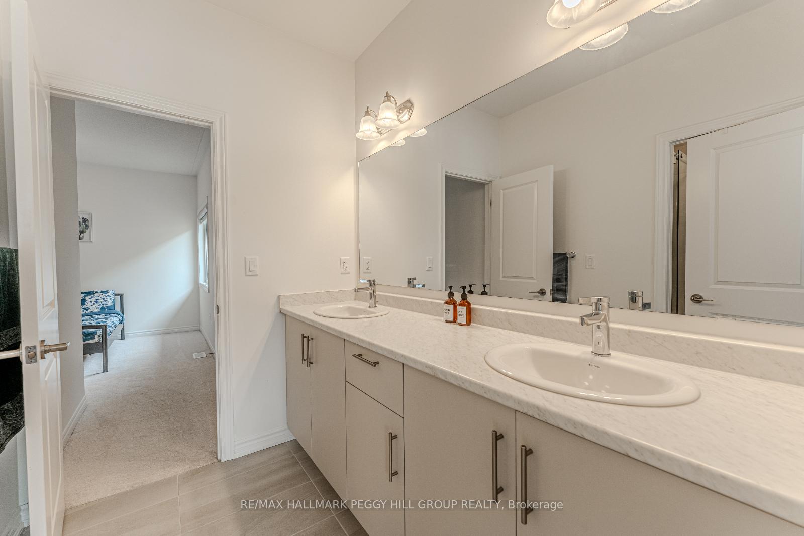 Photo 17 of 258 Madelaine Drive, Barrie, Rural Barrie Southeast — HOMEH