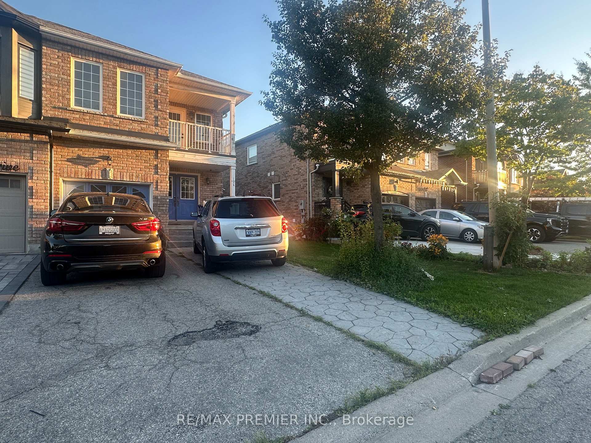 Photo 1 of 124 Casabel Drive, Vaughan, Maple — HOMEH