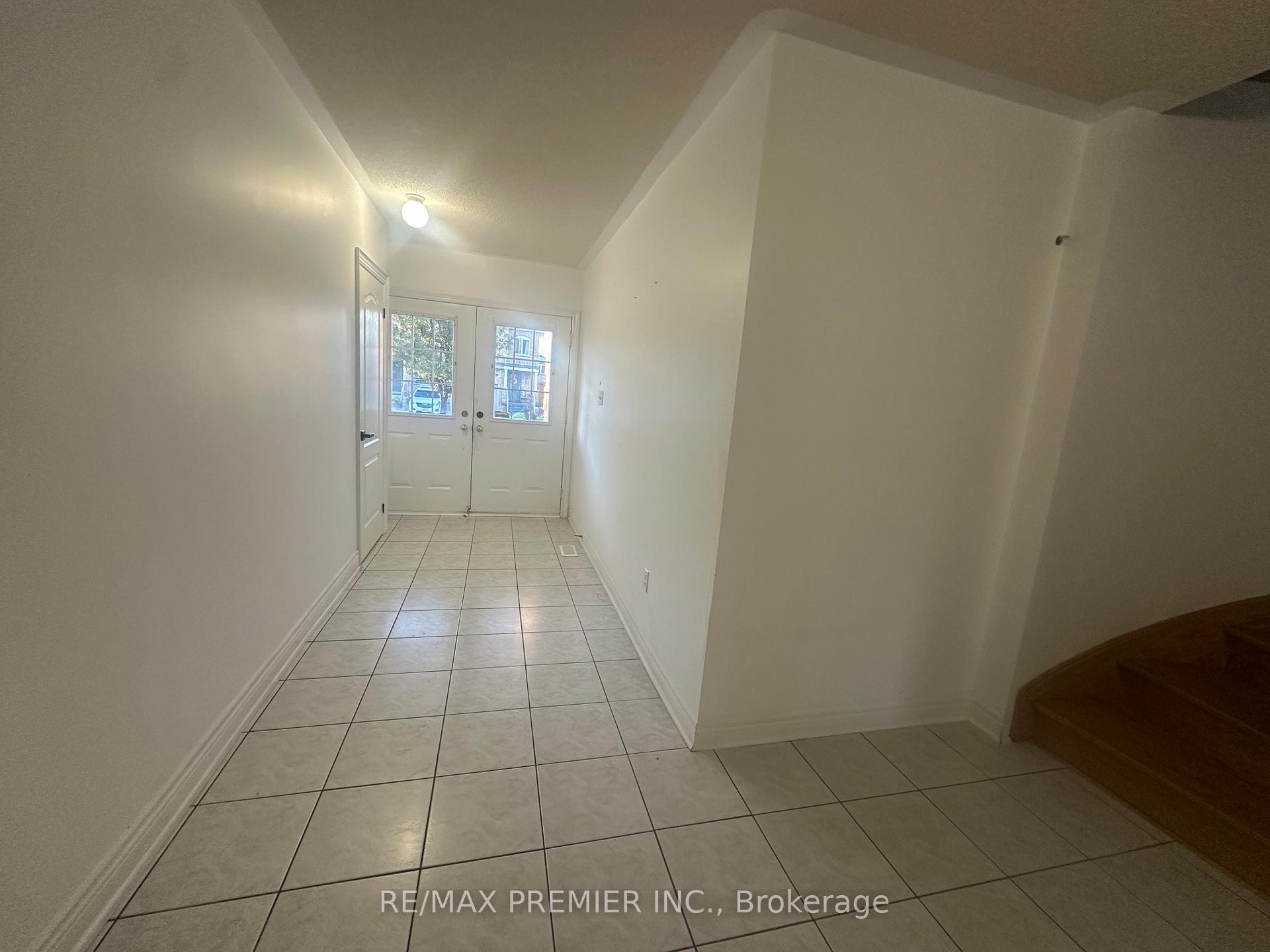 Photo 8 of 124 Casabel Drive, Vaughan, Maple — HOMEH