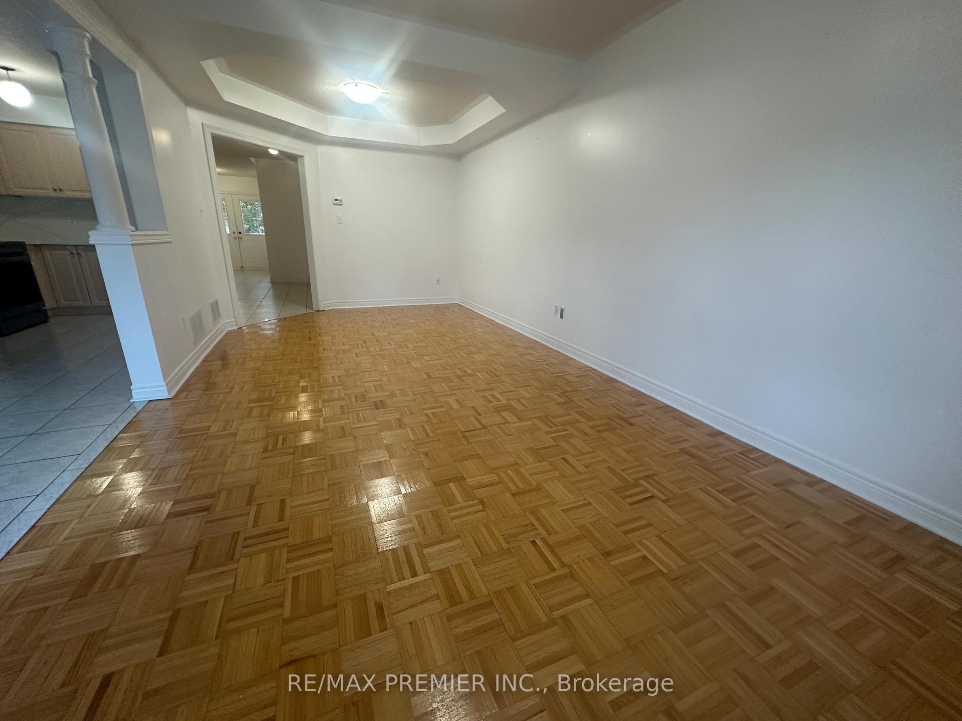 Photo 6 of 124 Casabel Drive, Vaughan, Maple — HOMEH