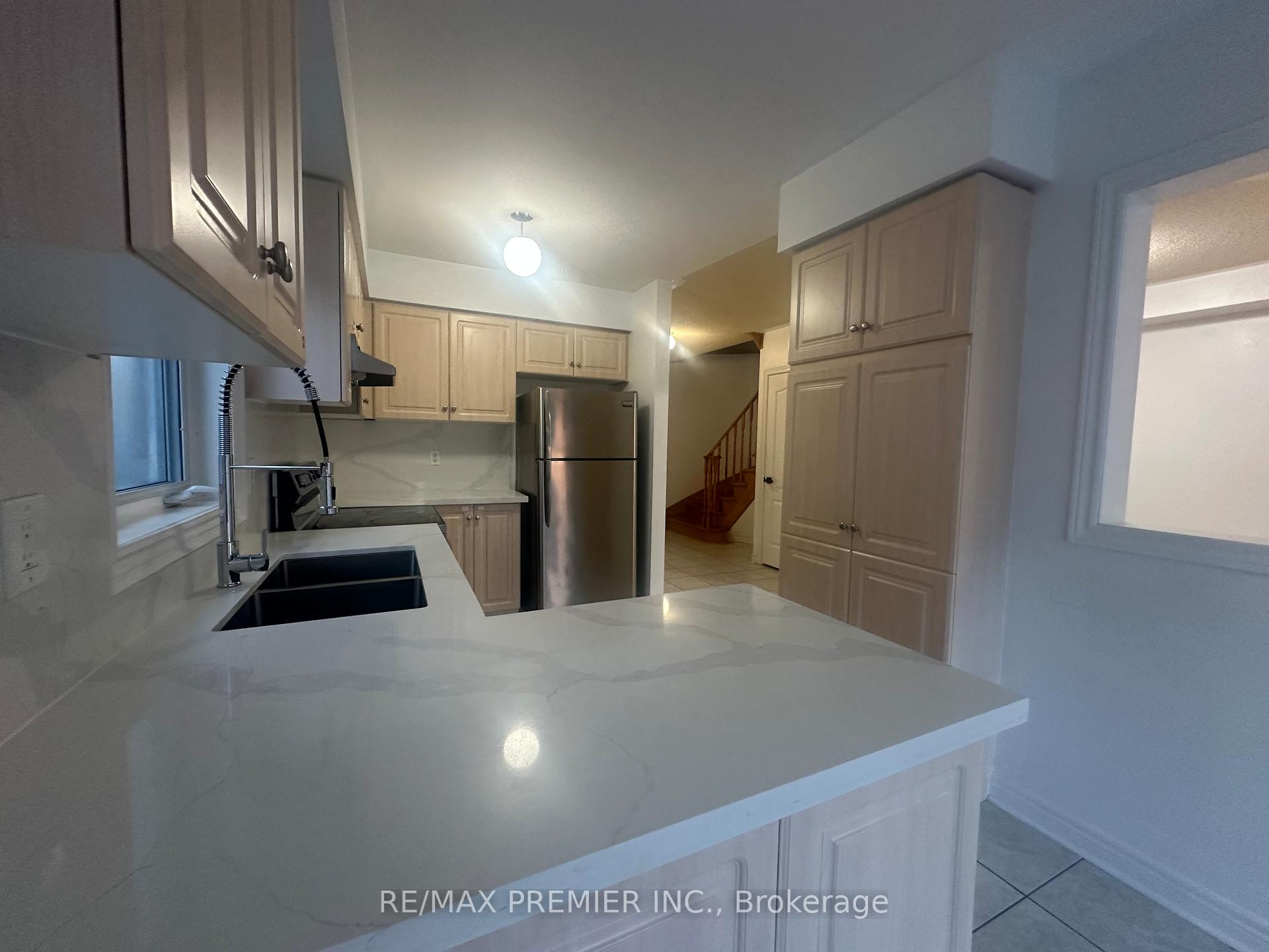 Photo 9 of 124 Casabel Drive, Vaughan, Maple — HOMEH