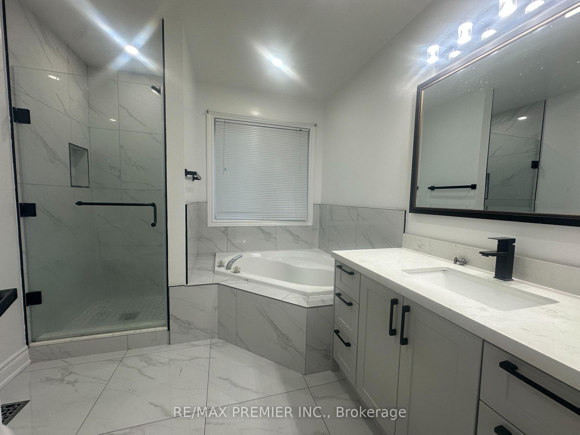 Photo 15 of 124 Casabel Drive, Vaughan, Maple — HOMEH