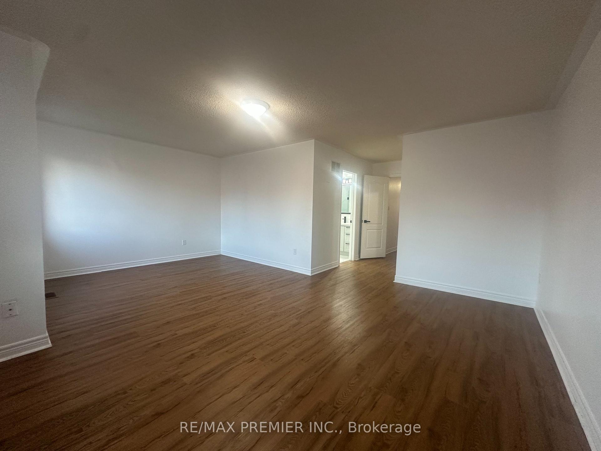 Photo 10 of 124 Casabel Drive, Vaughan, Maple — HOMEH