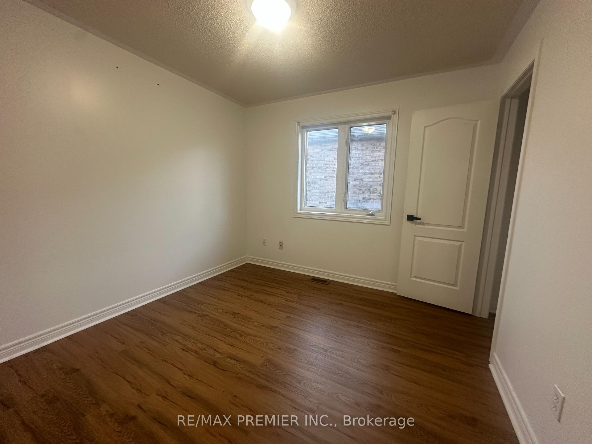 Photo 12 of 124 Casabel Drive, Vaughan, Maple — HOMEH