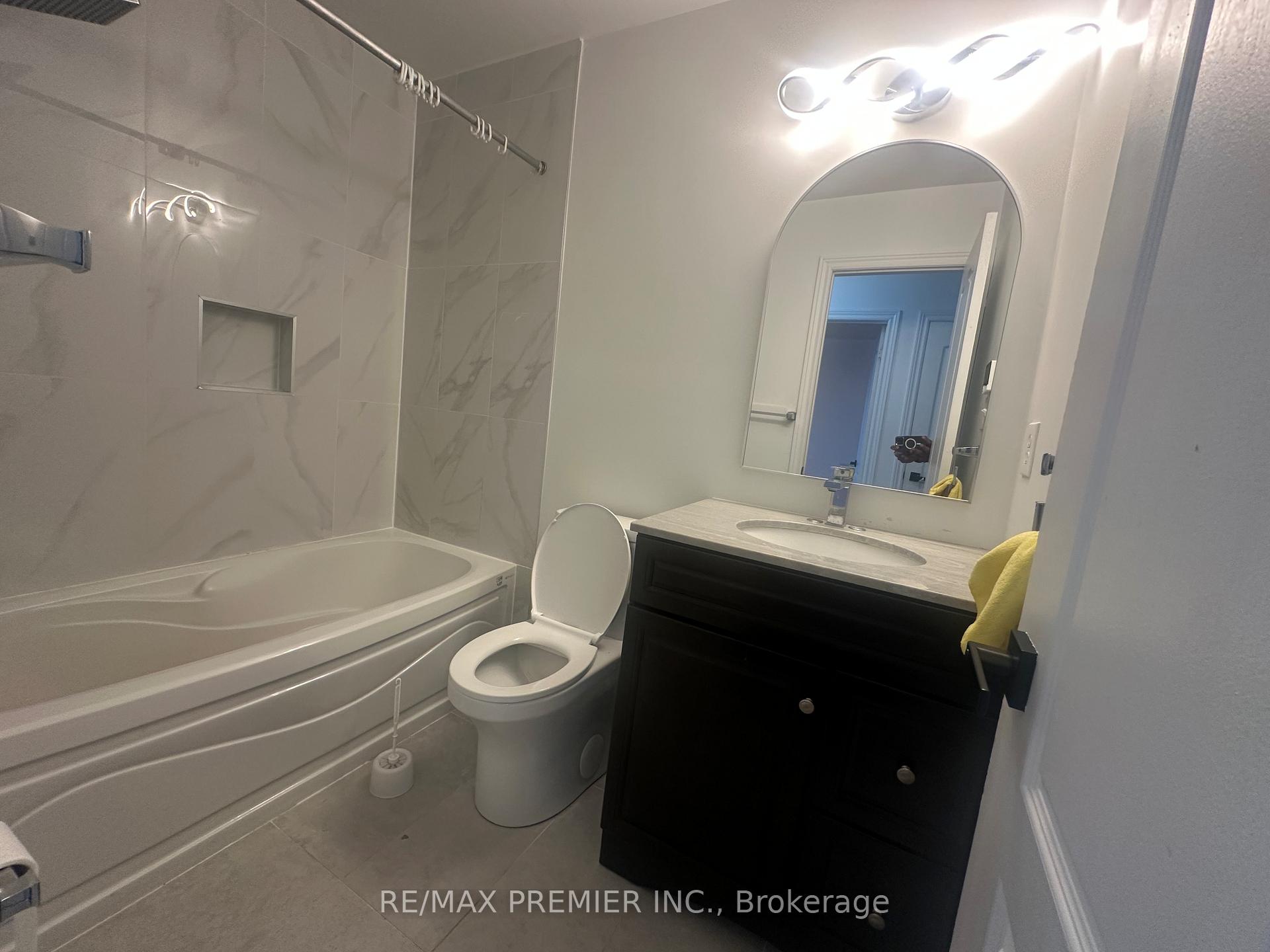 Photo 11 of 124 Casabel Drive, Vaughan, Maple — HOMEH