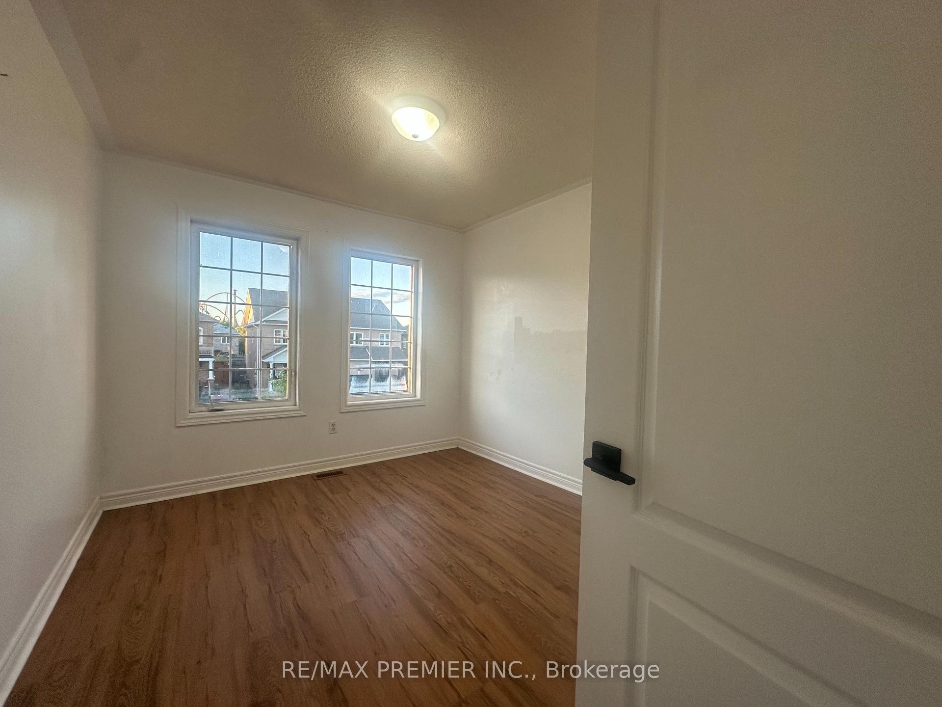 Photo 17 of 124 Casabel Drive, Vaughan, Maple — HOMEH