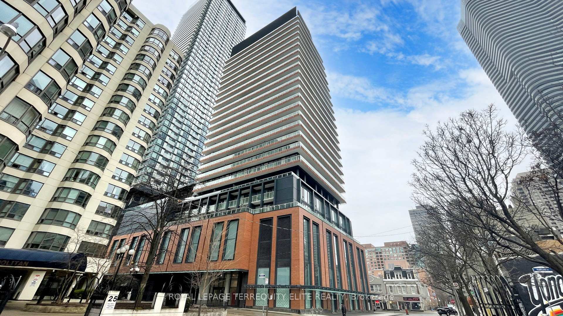 Front of Unit 1410, 18 Maitland Terrace