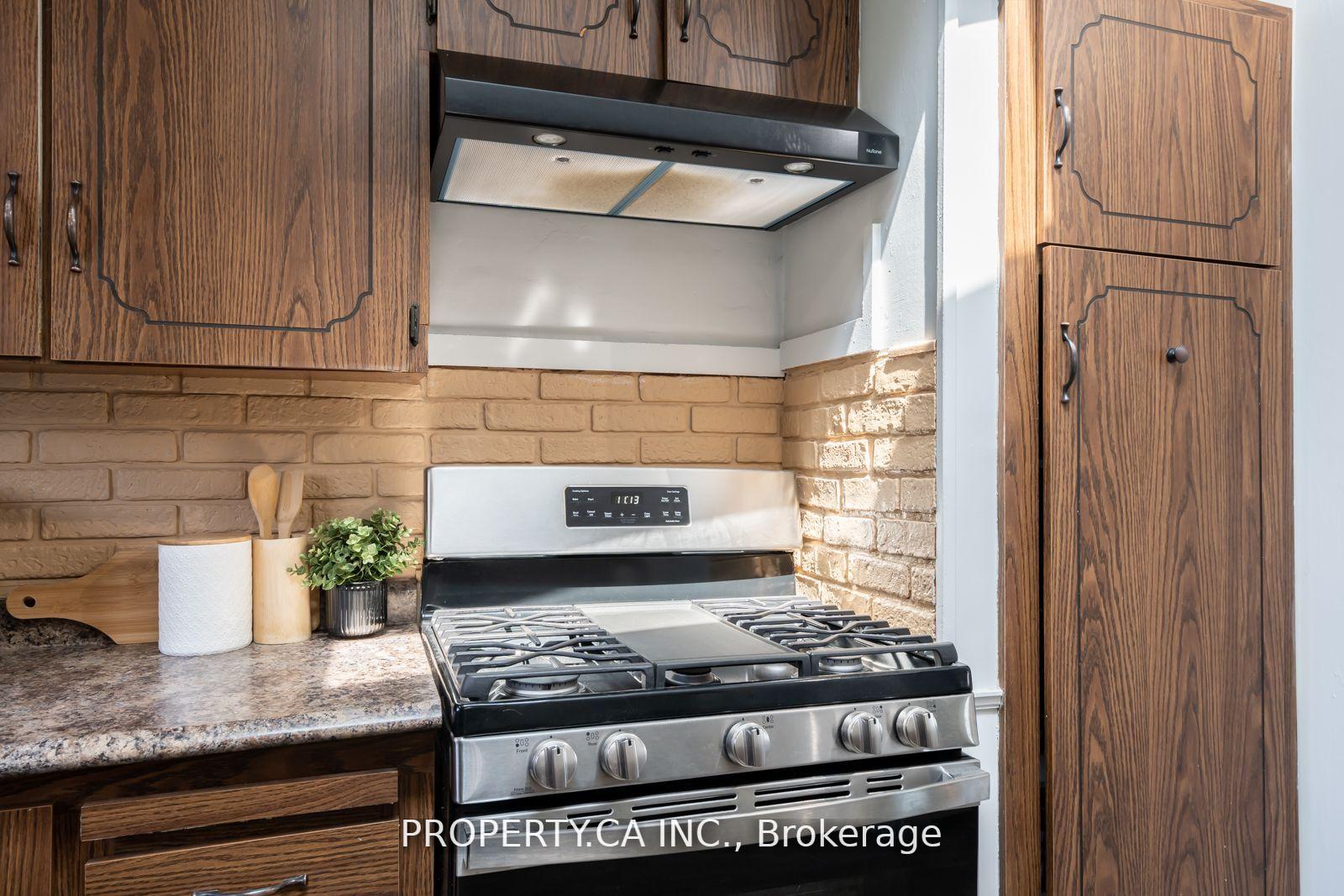 Photo 16 of Unit Upper, 108 Delmar Drive, Hamilton, Buchanan — HOMEH