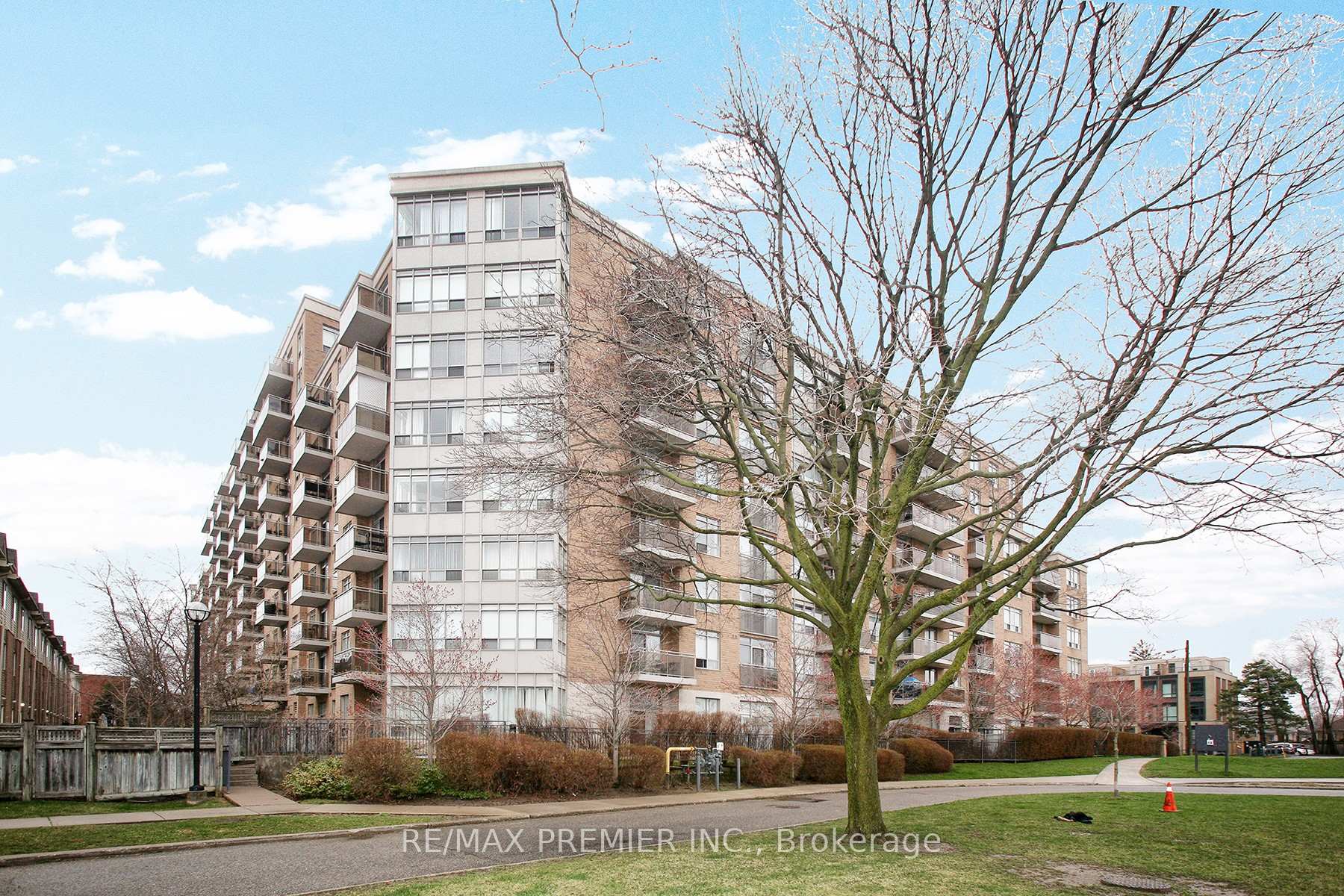 Front of Unit 721, 650 Lawrence Avenue