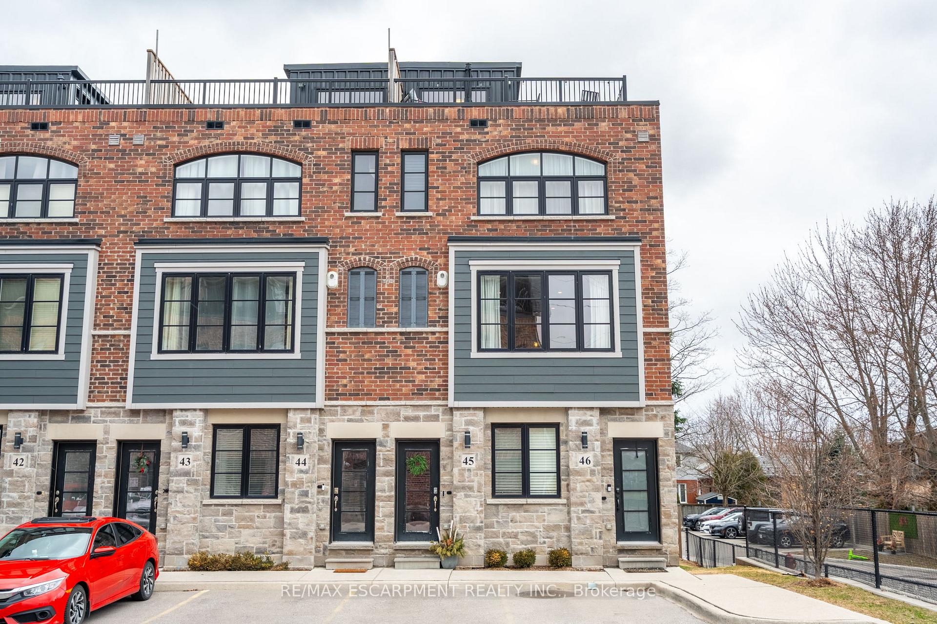 Front of Unit 45, 219 Dundas Street E