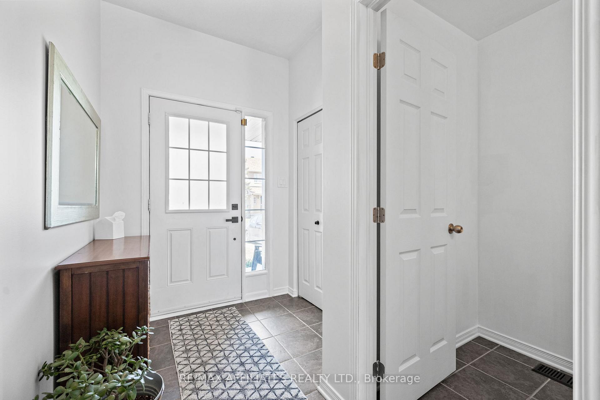 Photo 3 of 352 Copperfield Crescent, Ottawa, Barrhaven - Cedargrove/Fraserdale — HOMEH