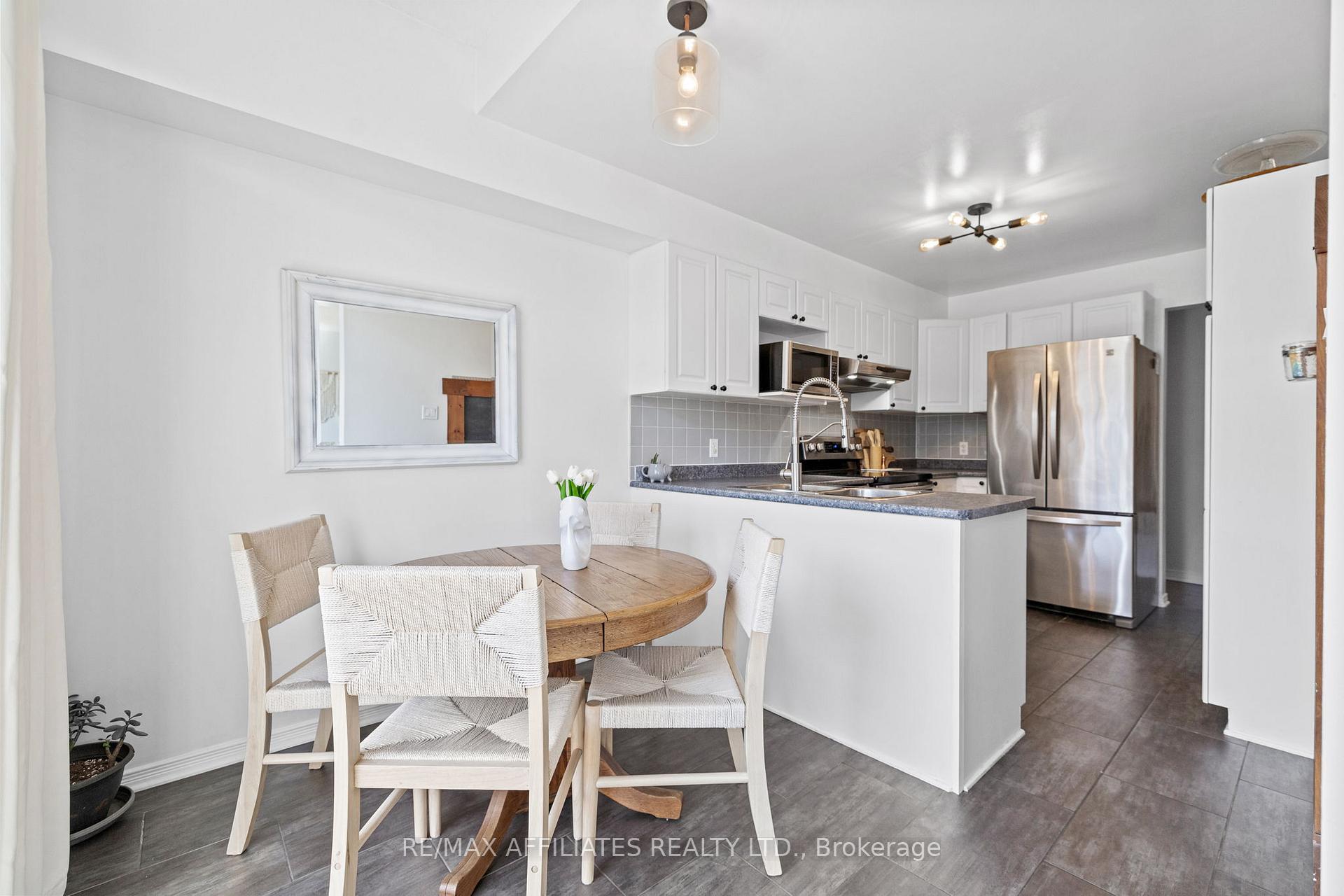 Photo 8 of 352 Copperfield Crescent, Ottawa, Barrhaven - Cedargrove/Fraserdale — HOMEH