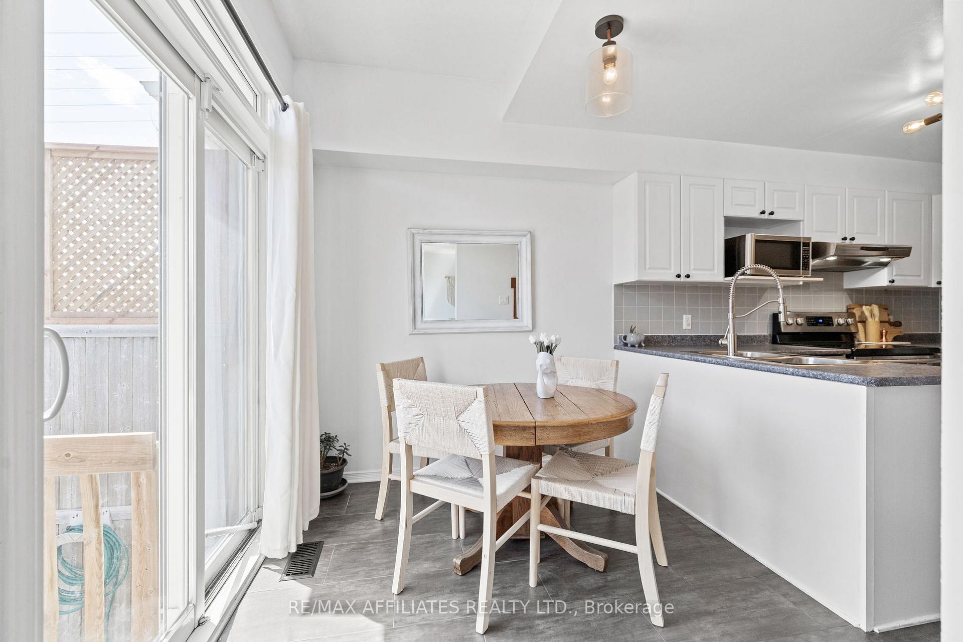 Photo 9 of 352 Copperfield Crescent, Ottawa, Barrhaven - Cedargrove/Fraserdale — HOMEH